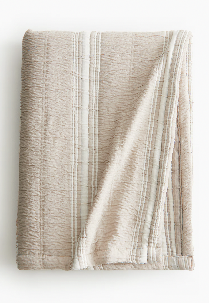  H&M  
Jacquard Patterned Bedspread 
79,99 €