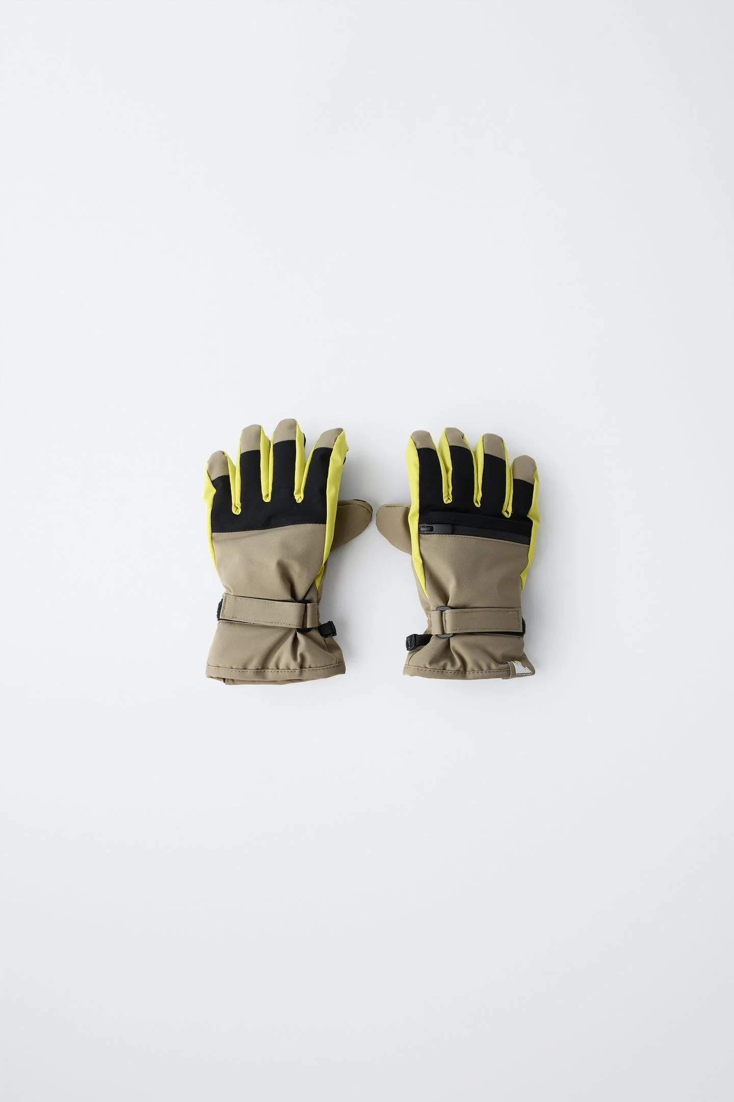  ZARA  
Ski Gloves 
24,95 €
