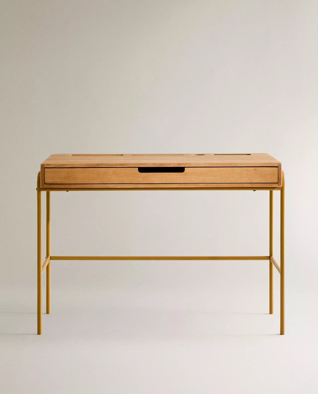  ZARA  
Children's Wooden Desk 
179 €