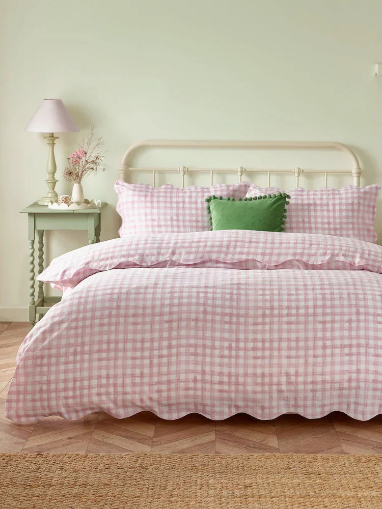  NEXT  
Pink Scalloped Duvet Set 
44 €
