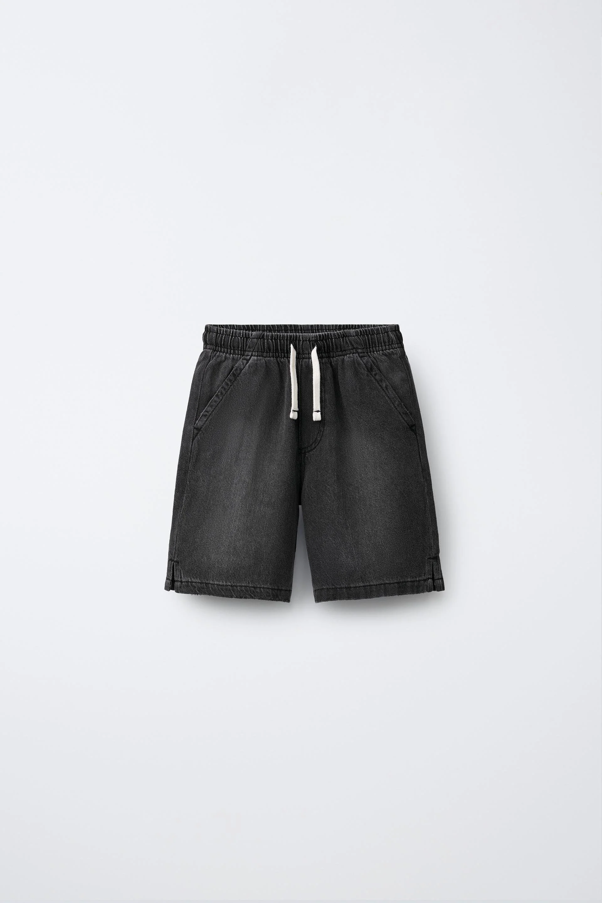  ZARA  
Loose Fit Denim Bermuda Shorts 
15,95 €