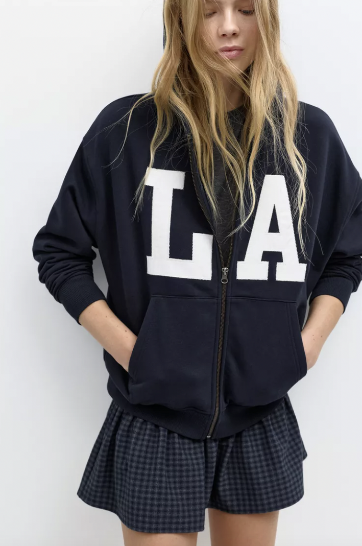  PULL&BEAR  
Hoodie With Zipper 
35,99 €