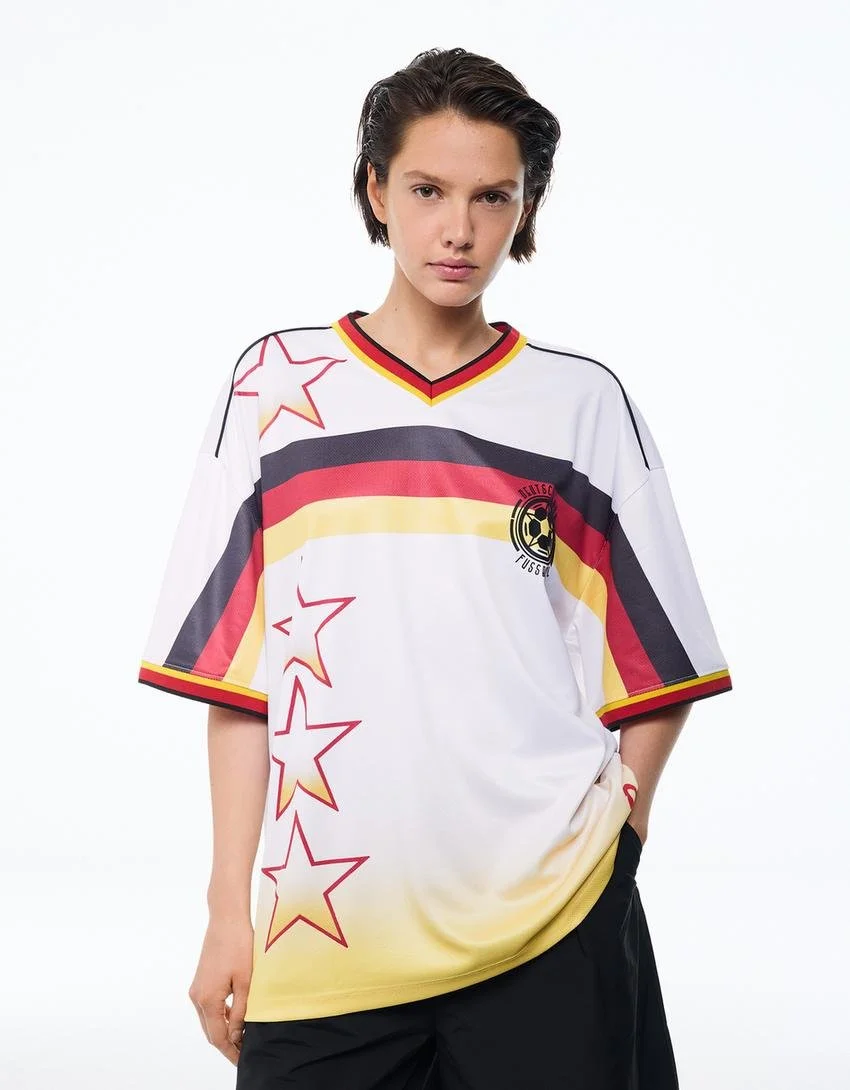  BERSHKA  
Oversized T-Shirt Germany 
32,99 €