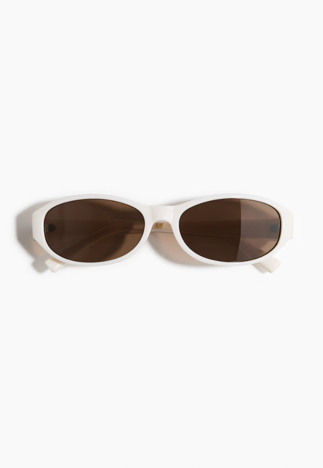  H&M  
Oval Sunglasses 
Was $14.99 Now $10.99