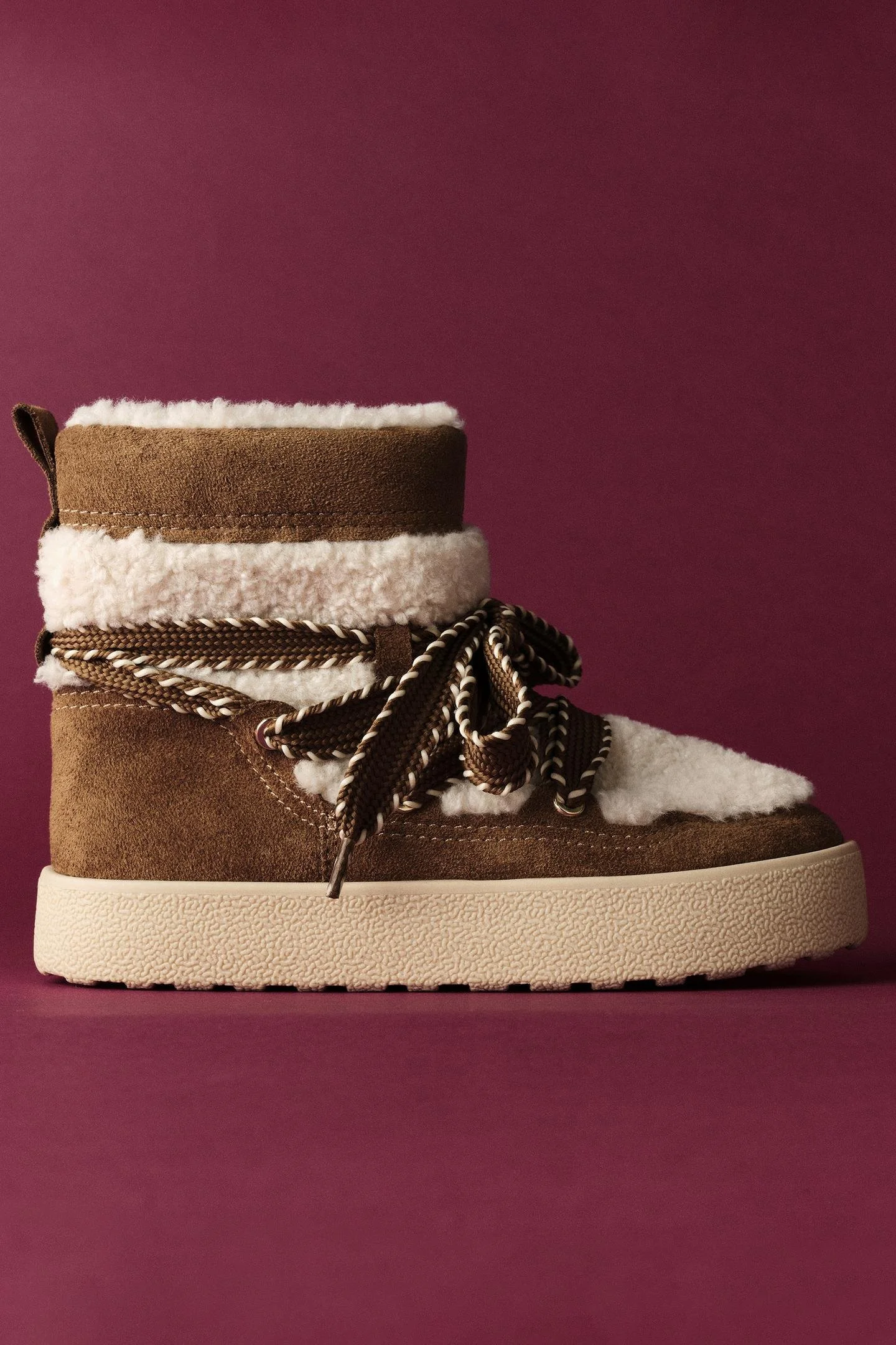  ZARA  
Faux Shearling Boot 
49,95 €
