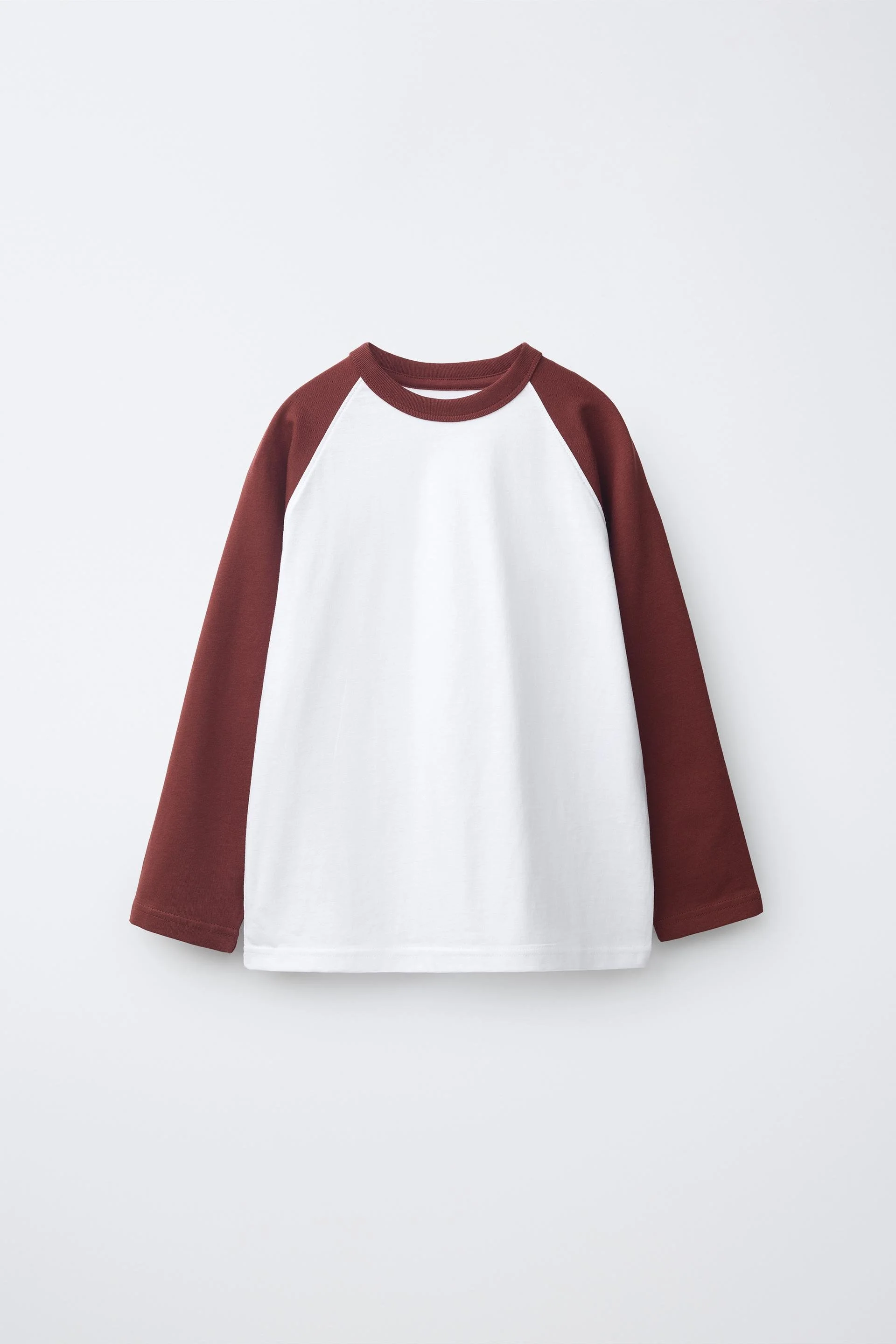  ZARA  
Raglan Long Sleeve T-Shirt 
7,95 €
