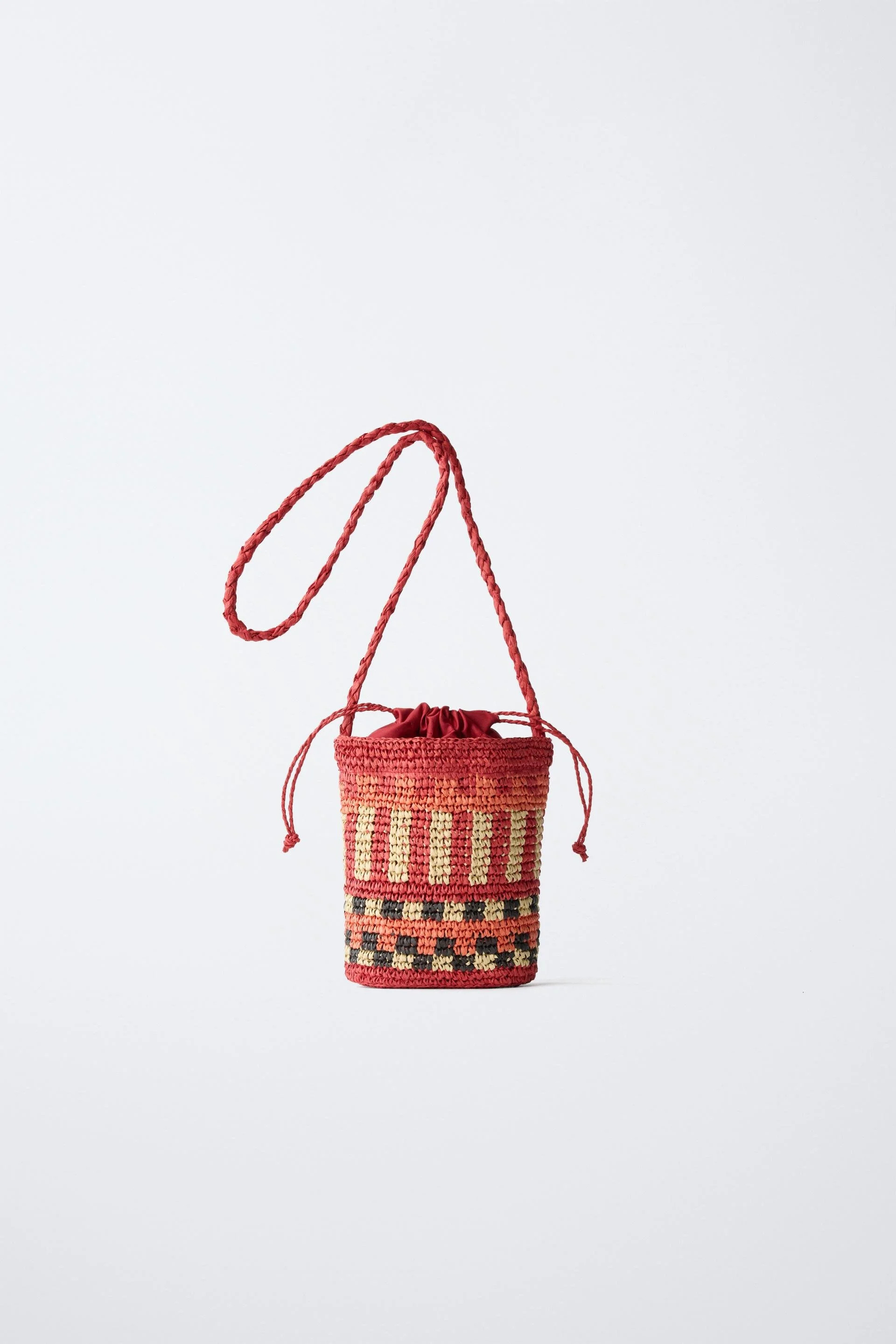  ZARA  
Raffia Crossbody Bag 
19,95 €