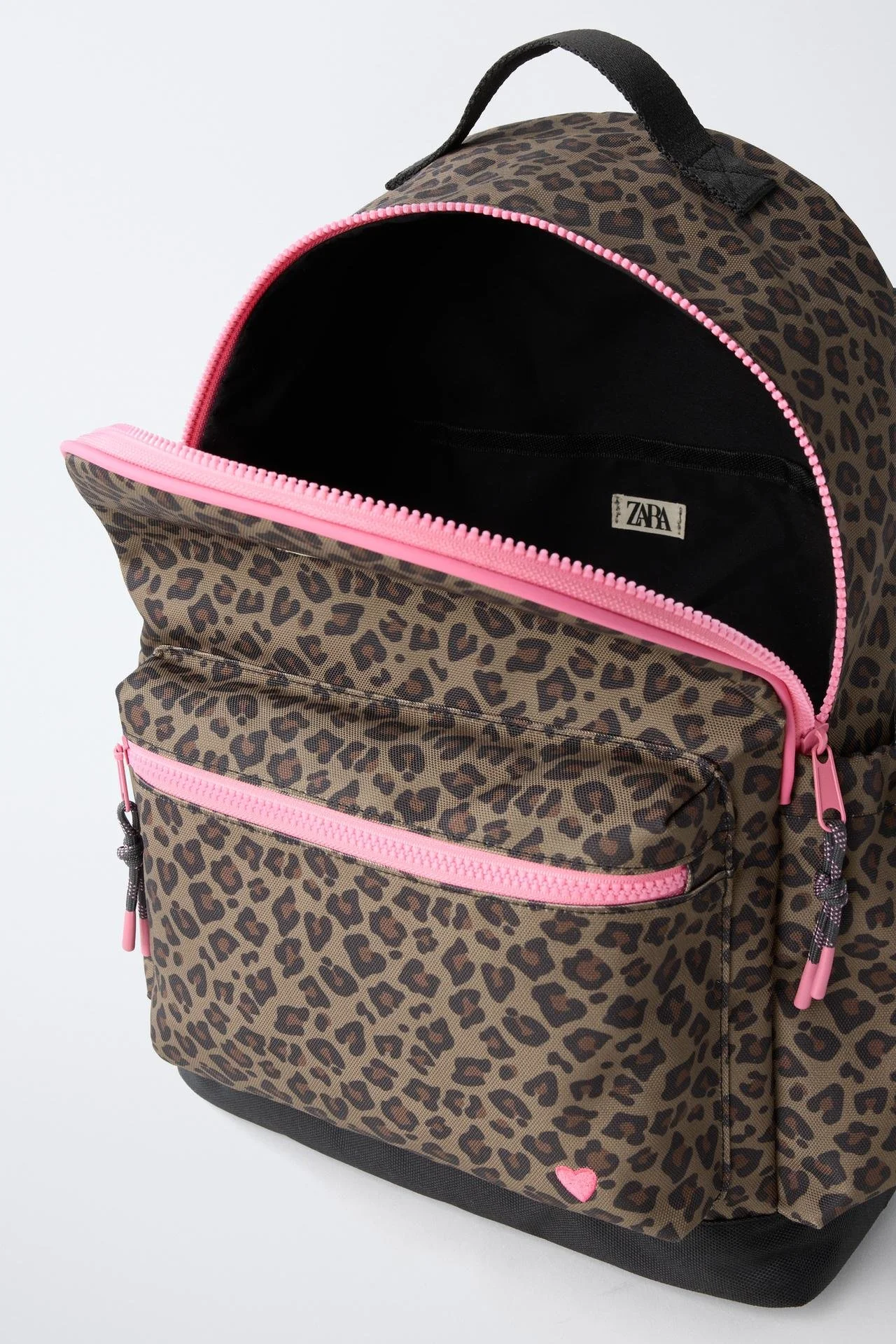  ZARA  
Animal Print Backpack 
27,95 €