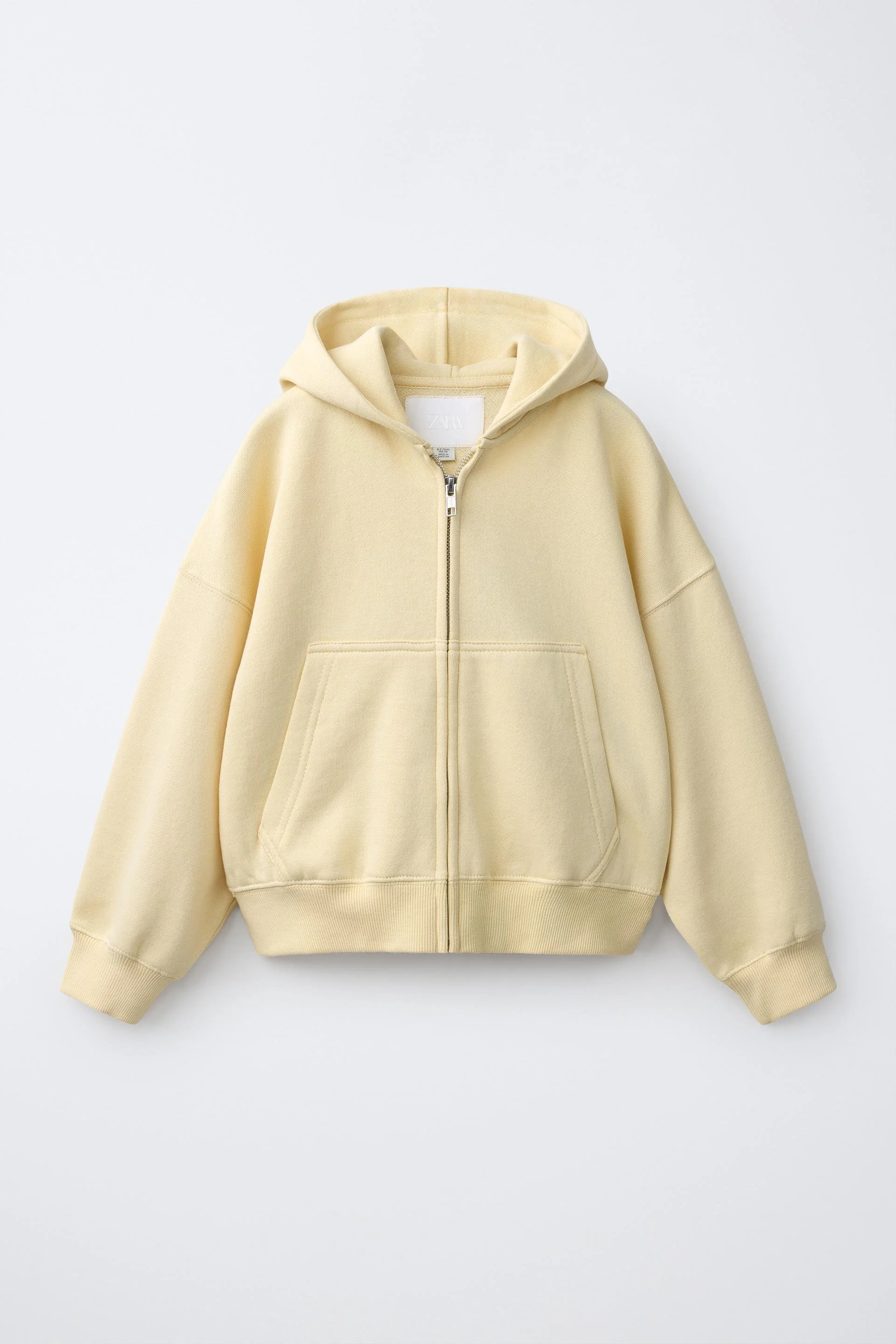  ZARA  
Zip-Up Plush Hoodie 
15,95 €