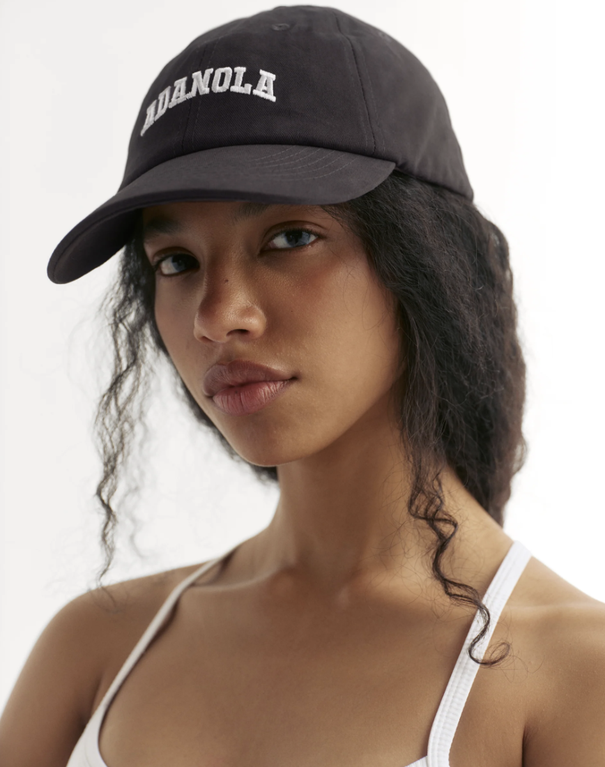  ADANOLA  
Varsity Cap 
34 €