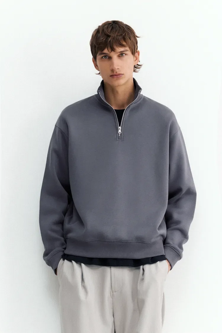  PULL&BEAR  
Quarter Zip Sweatshirt 
25,99 €