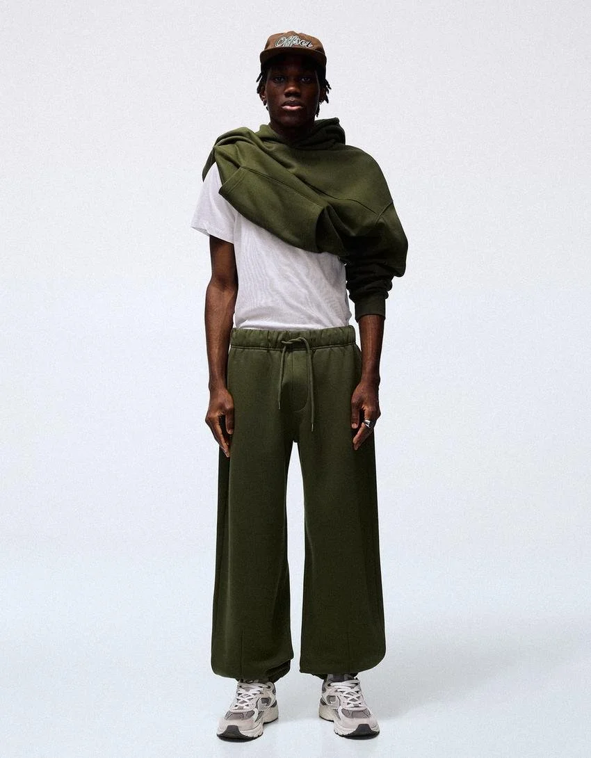  BERSHKA  
Jogging Pants 
22,99 €