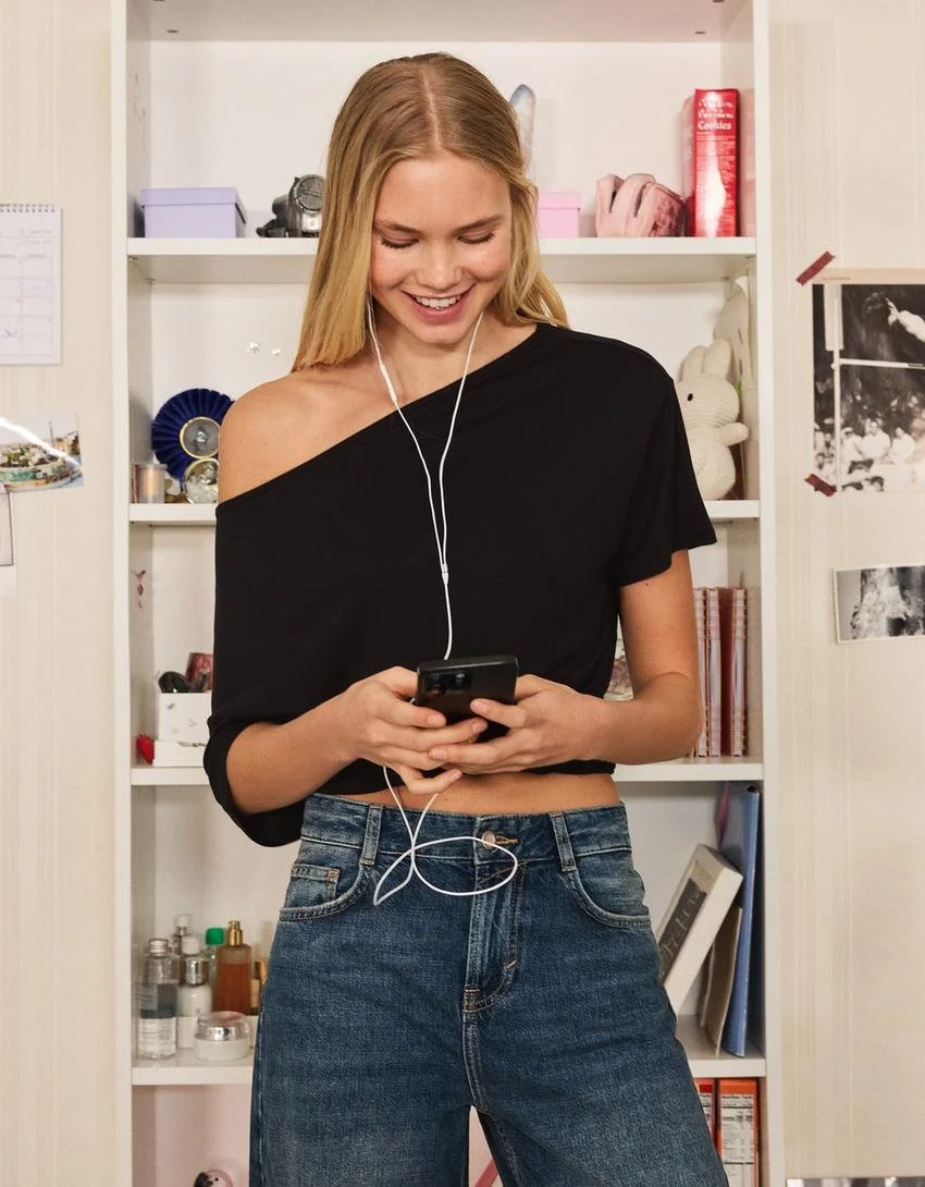  BERSHKA  
Asymmetrical  Short Sleeve Top 
15,99 €