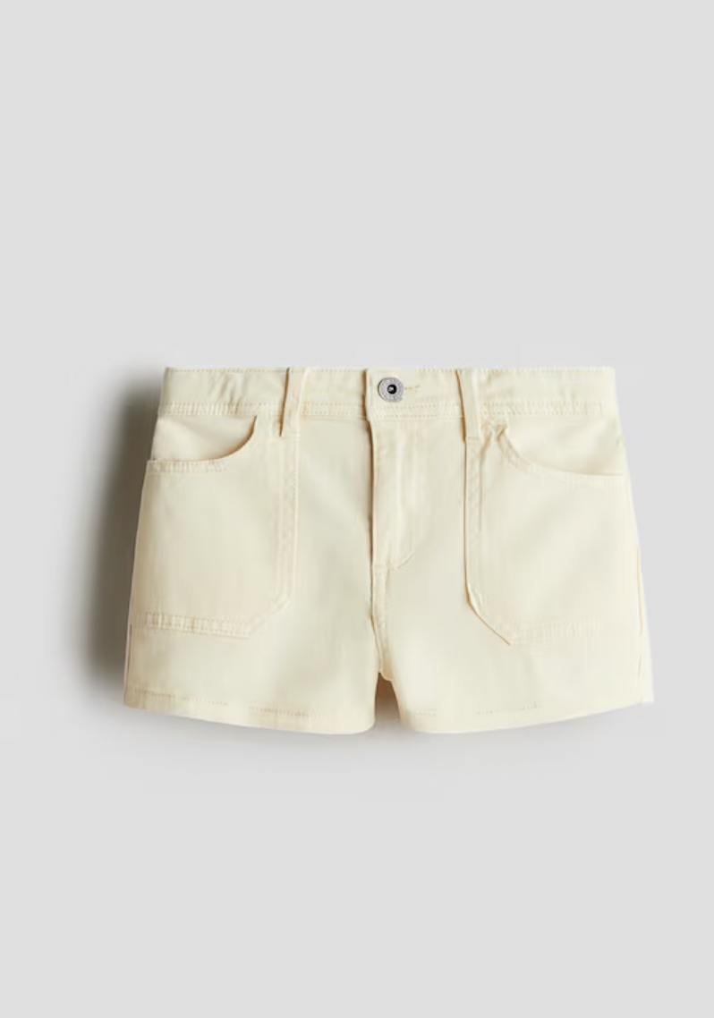  H&M  
Twill Shorts 
Was 17,99 € Now 14,40 €