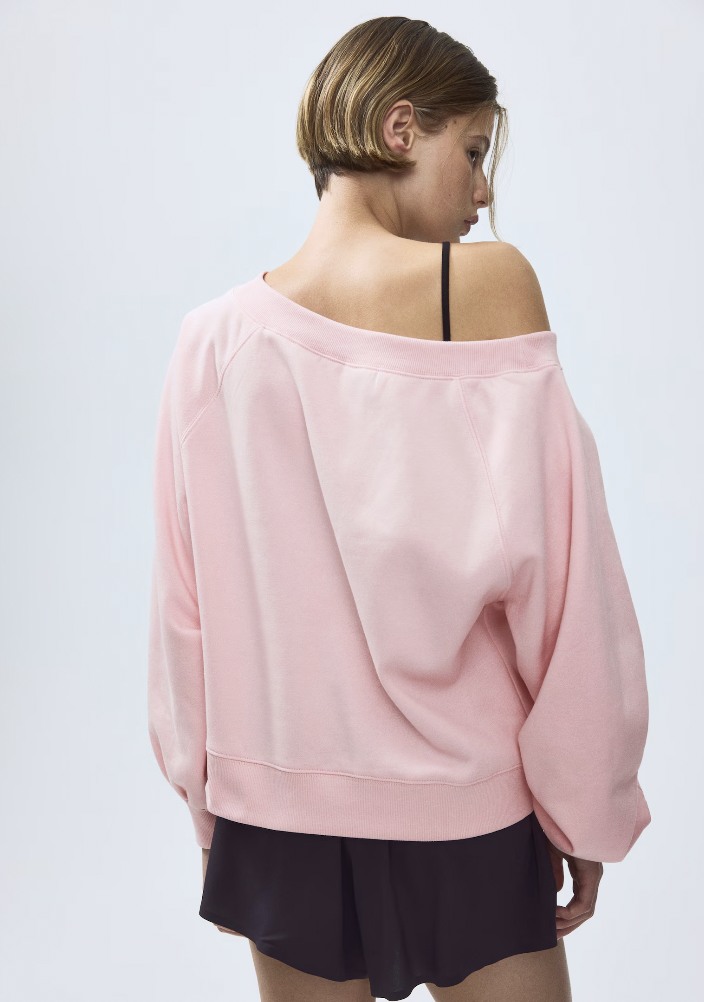  H&M  
Off The Shoulder Sweatshirt 
17,99 €