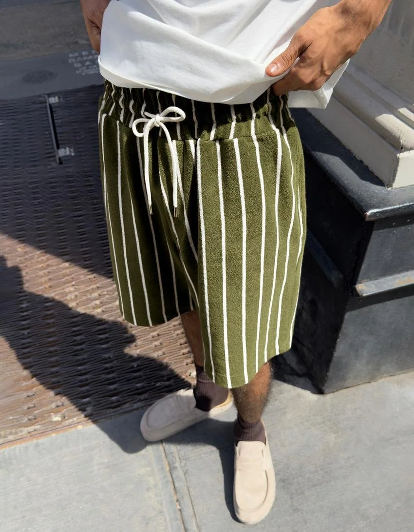  BERSHKA  
Stripped Terrycloth Bermuda Shorts 
29,99 €