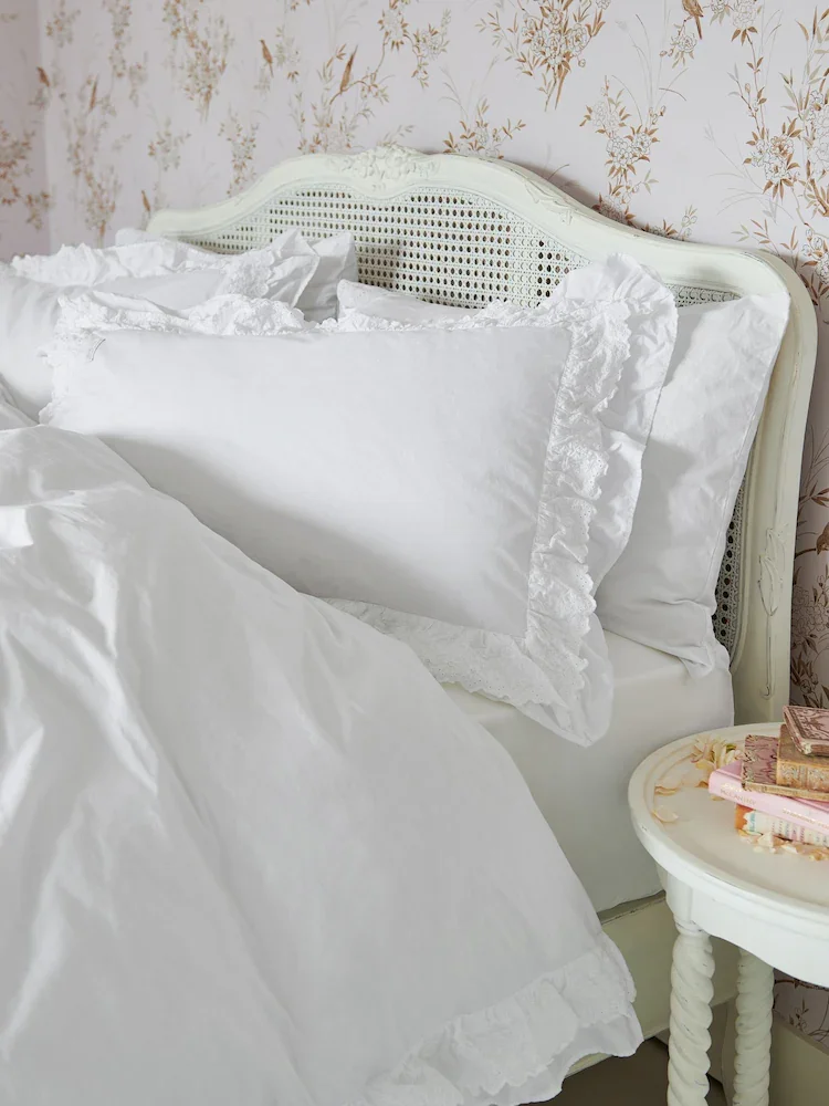 NEXT  
Shabby Chic White Ruffle Duvet Set 
117 €