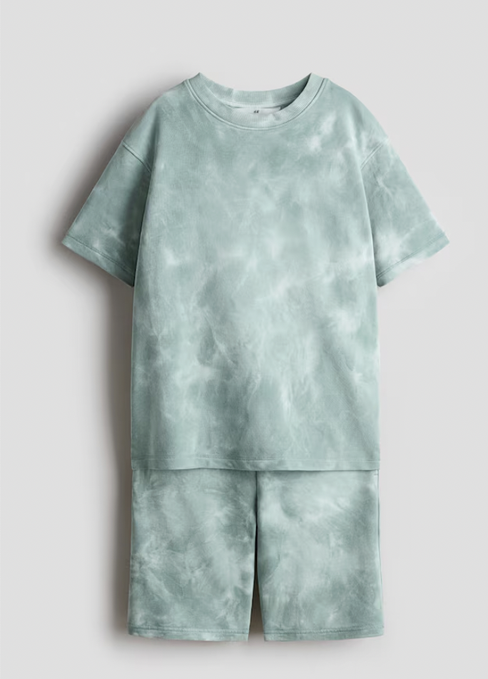  H&M  
2 Piece Sweatshirt Set 
24,99 €