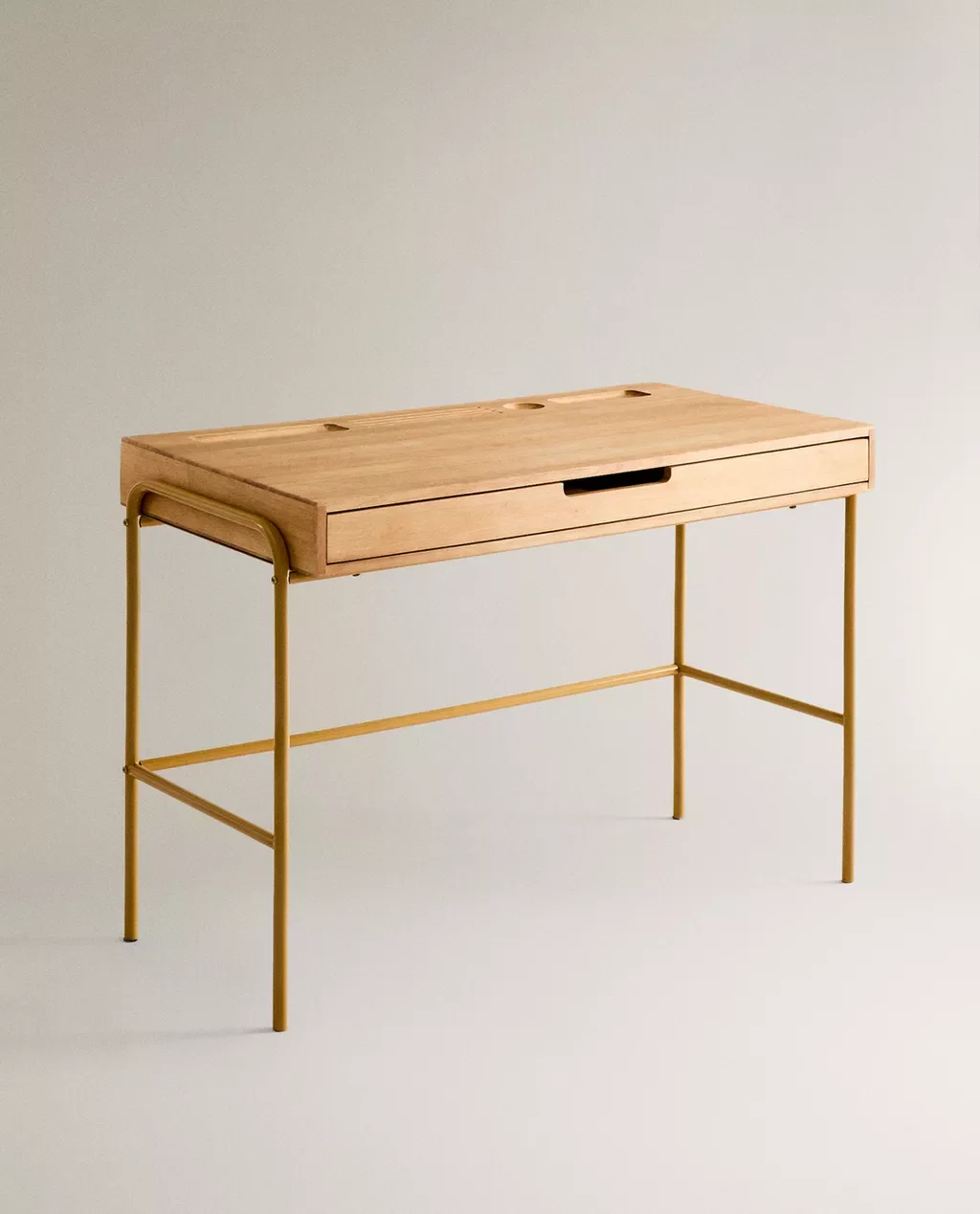  ZARA HOME  
Children's Wooden Desk 
179 €
