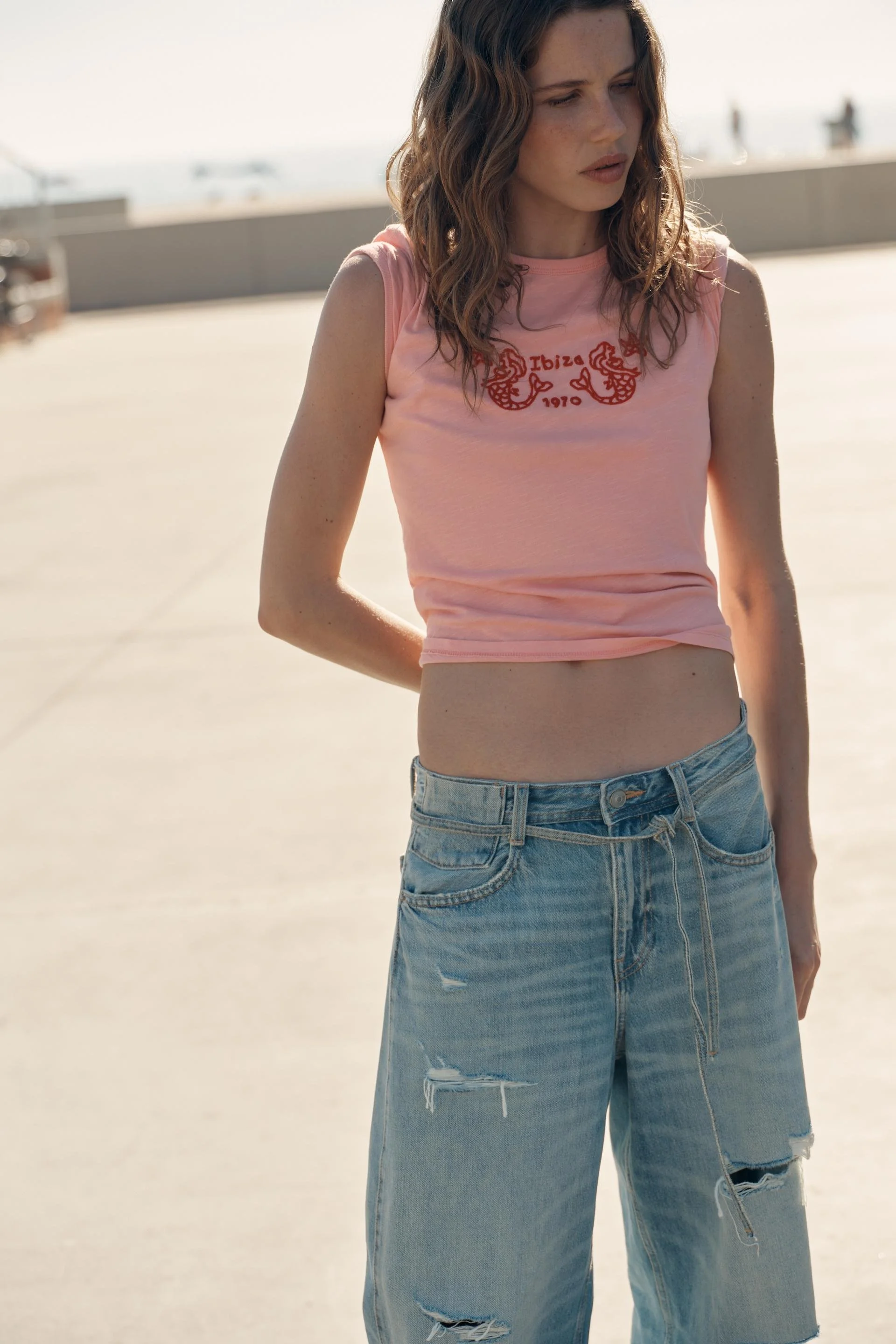  ZARA  
Ibiza Embroidered T-Shirt 
15,95 €