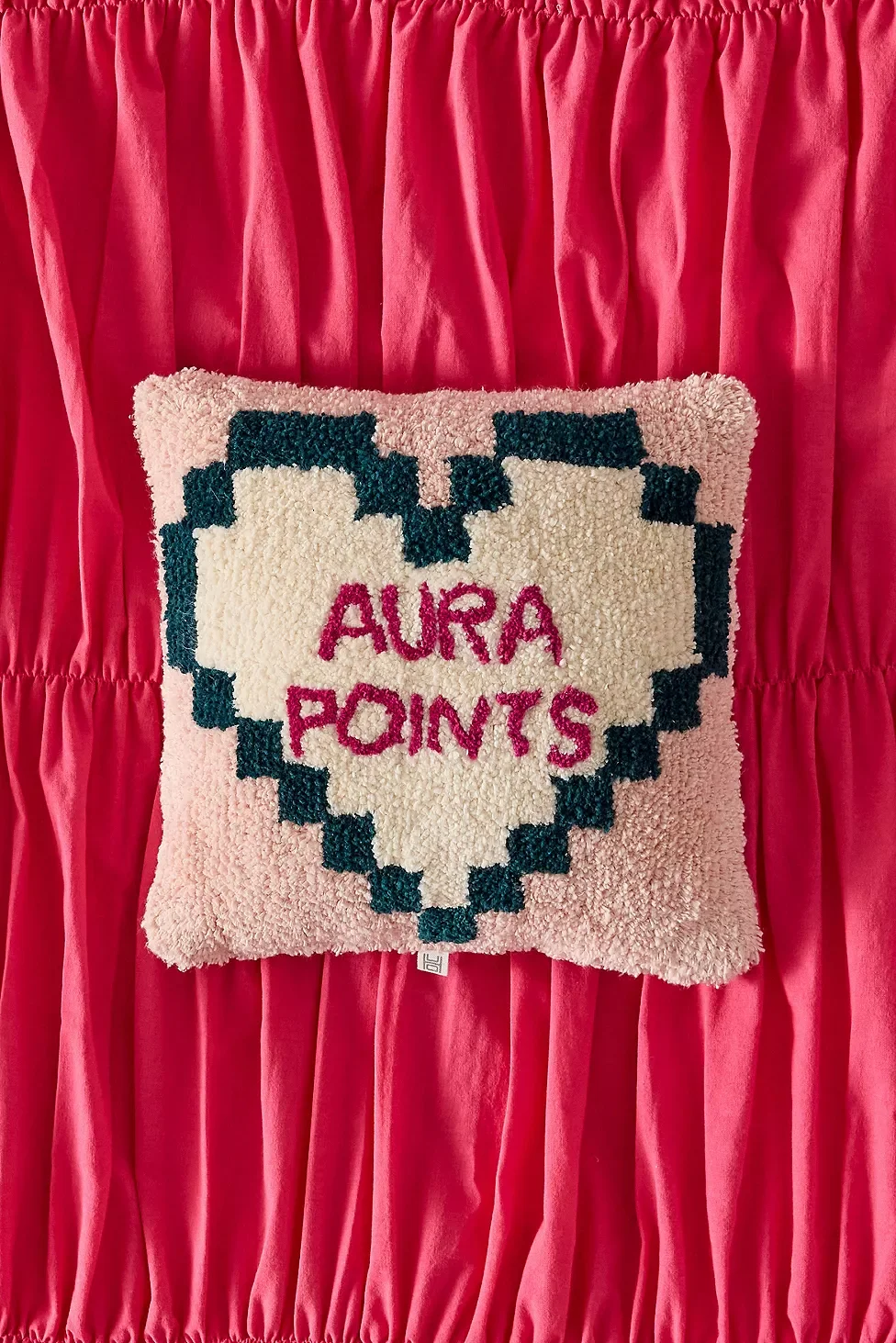  URBAN OUTFITTERS  
Aura Points Pillow 
25 €