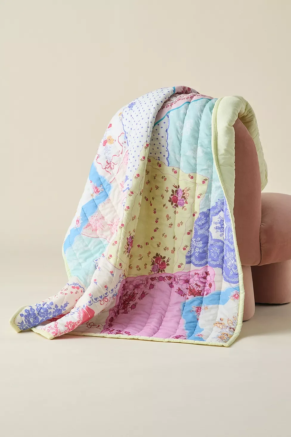  URBAN OUTFITTERS  
Hankie Pathwork Quilt 
69 €