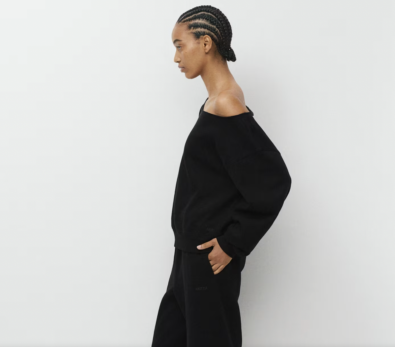  ARIZIA  
Cozy Sweatfleece BF Off Shoulder Sweatshirt 
$78