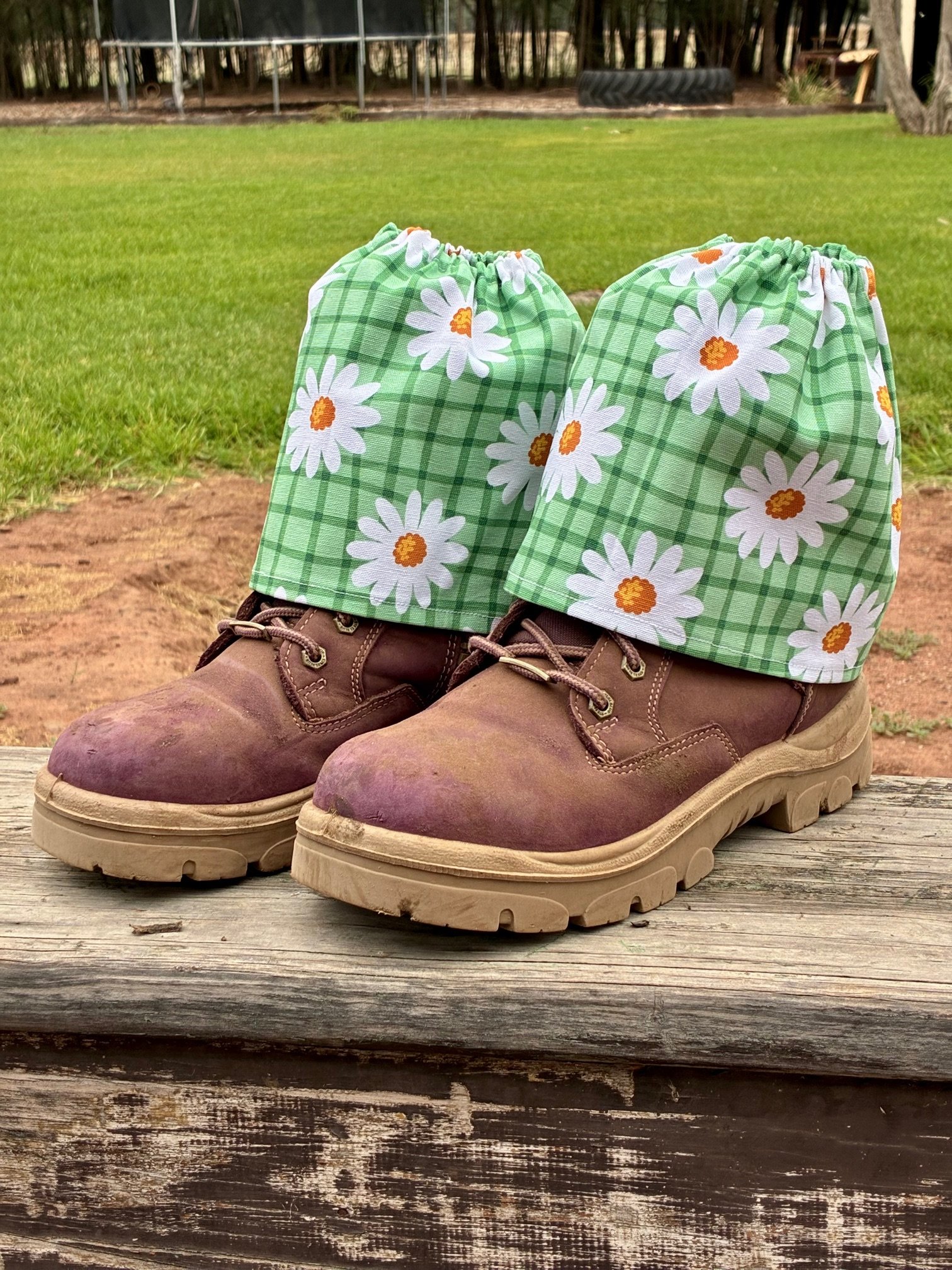 Green Check Daisies Sock Savers