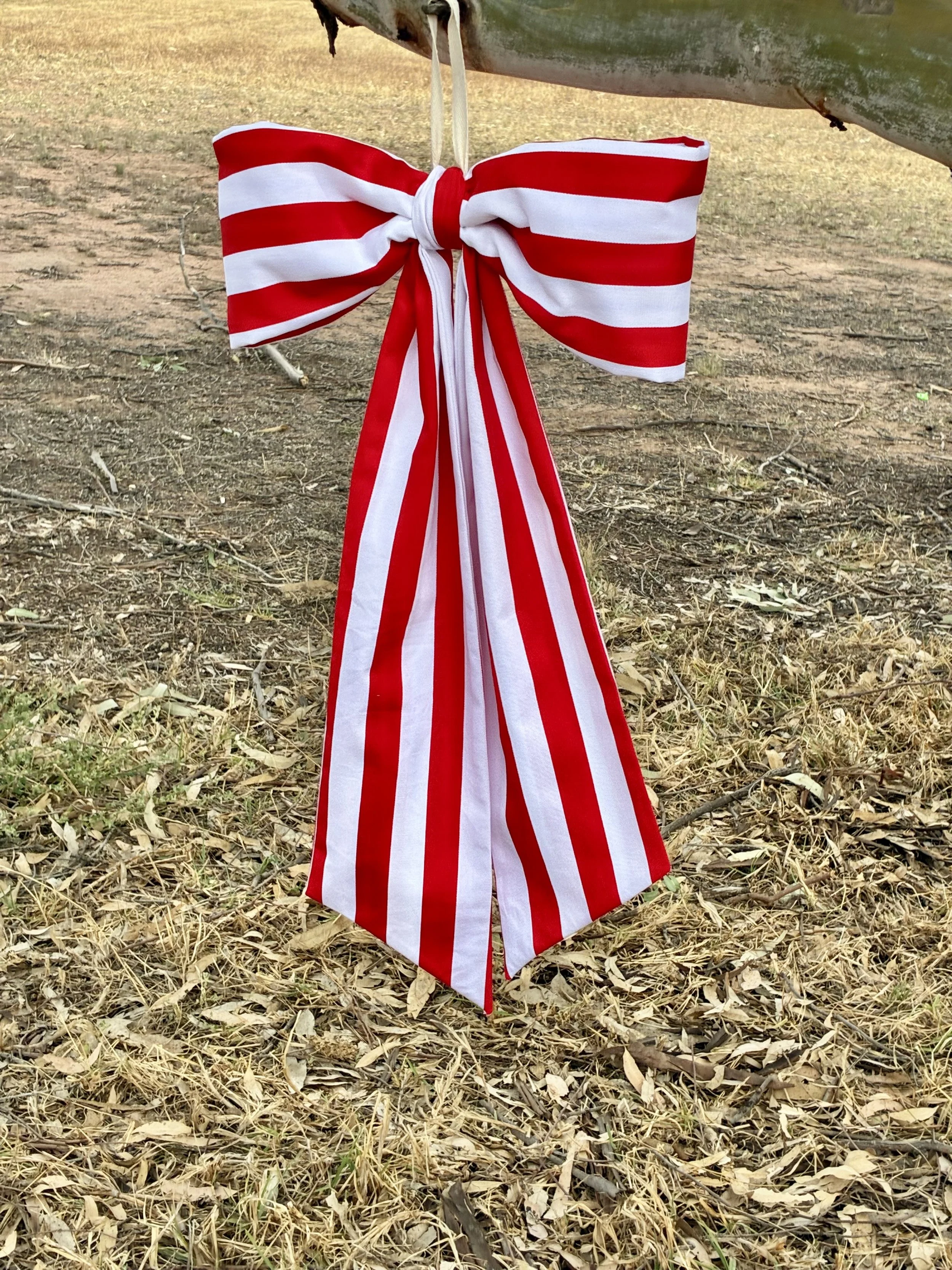 Red and White Decorative Bow – Large