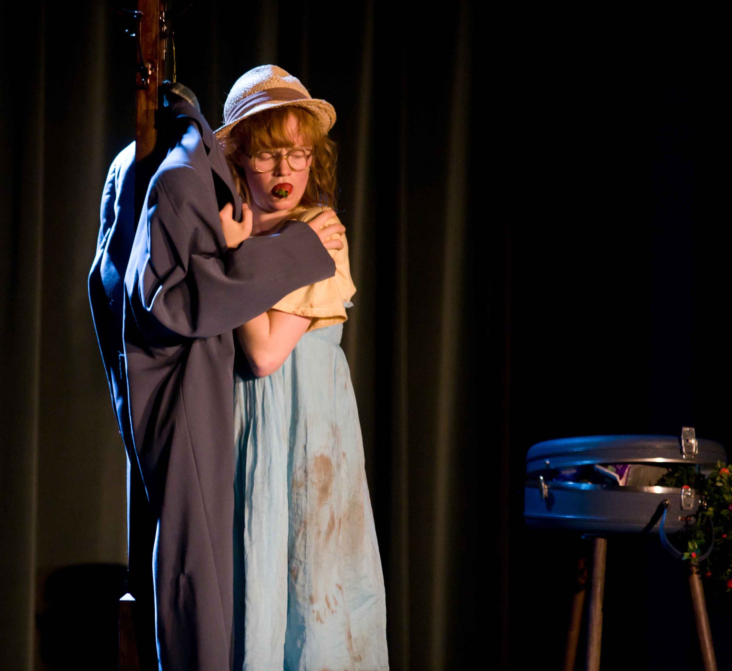 snafu-little-orange-man-ingrid-hansen-kathleen-greenfield-puppetry2-shadow-puppetry-in-victoria.jpg