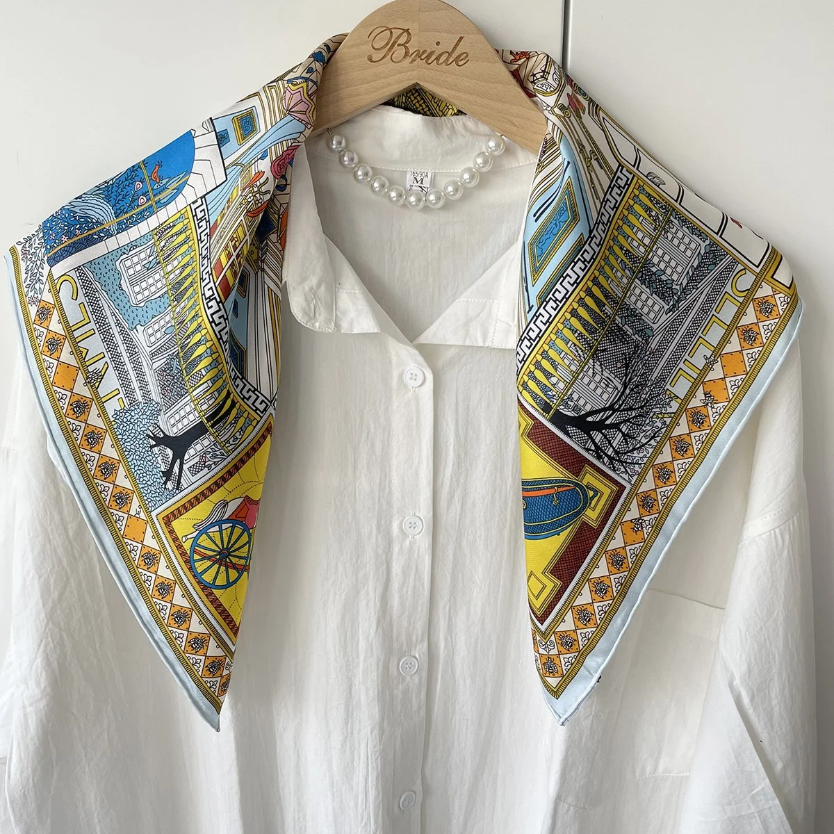 70x70cm Night in Palace 100% Mulberry Silk Scarf