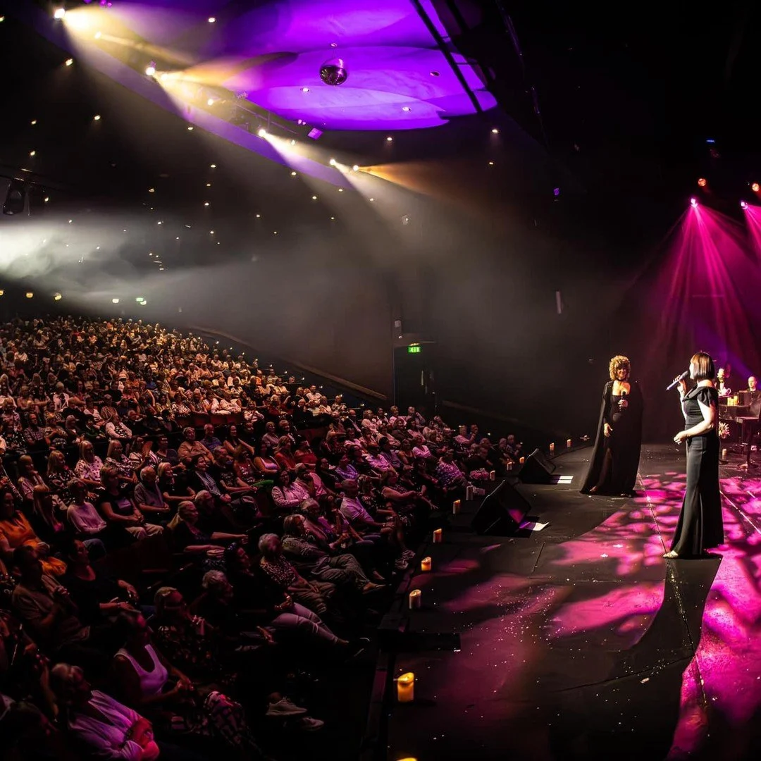 What a way to mark one year of @streisandwomaninlove - with a sold out show at Hornchurch Queen's Theatre where we started. I love being part of this show. Coming to G Live, Guildford next Saturday!