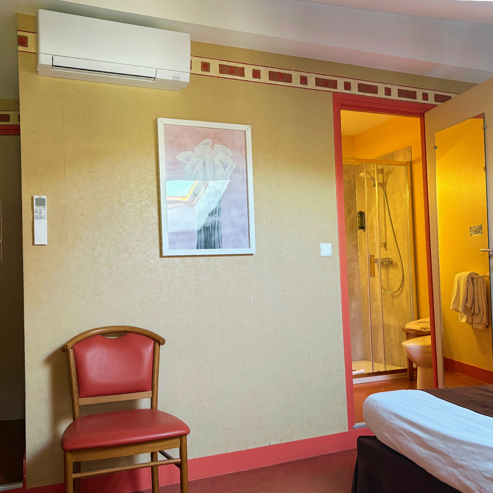 Installation des splits (climatisation) dans les chambres