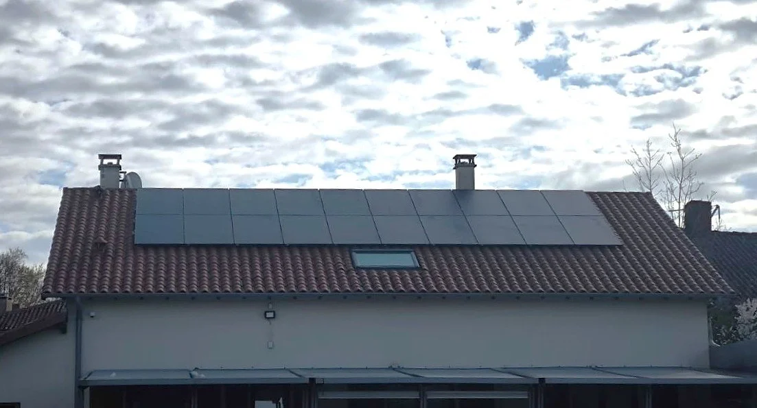 💡 Face &agrave; l&rsquo;augmentation constante des prix de l&rsquo;&eacute;nergie, il devient essentiel de reprendre le contr&ocirc;le de sa consommation. 

Aujourd&rsquo;hui, deux solutions se d&eacute;marquent particuli&egrave;rement : 
👉 Les pan