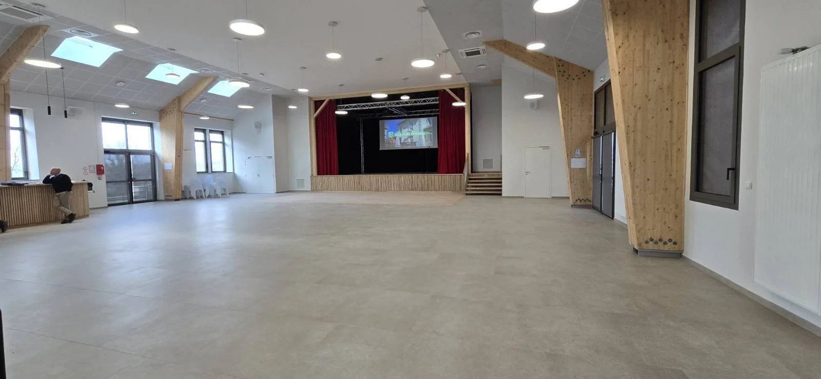 Salle des fêtes de PENSOL - Intérieur