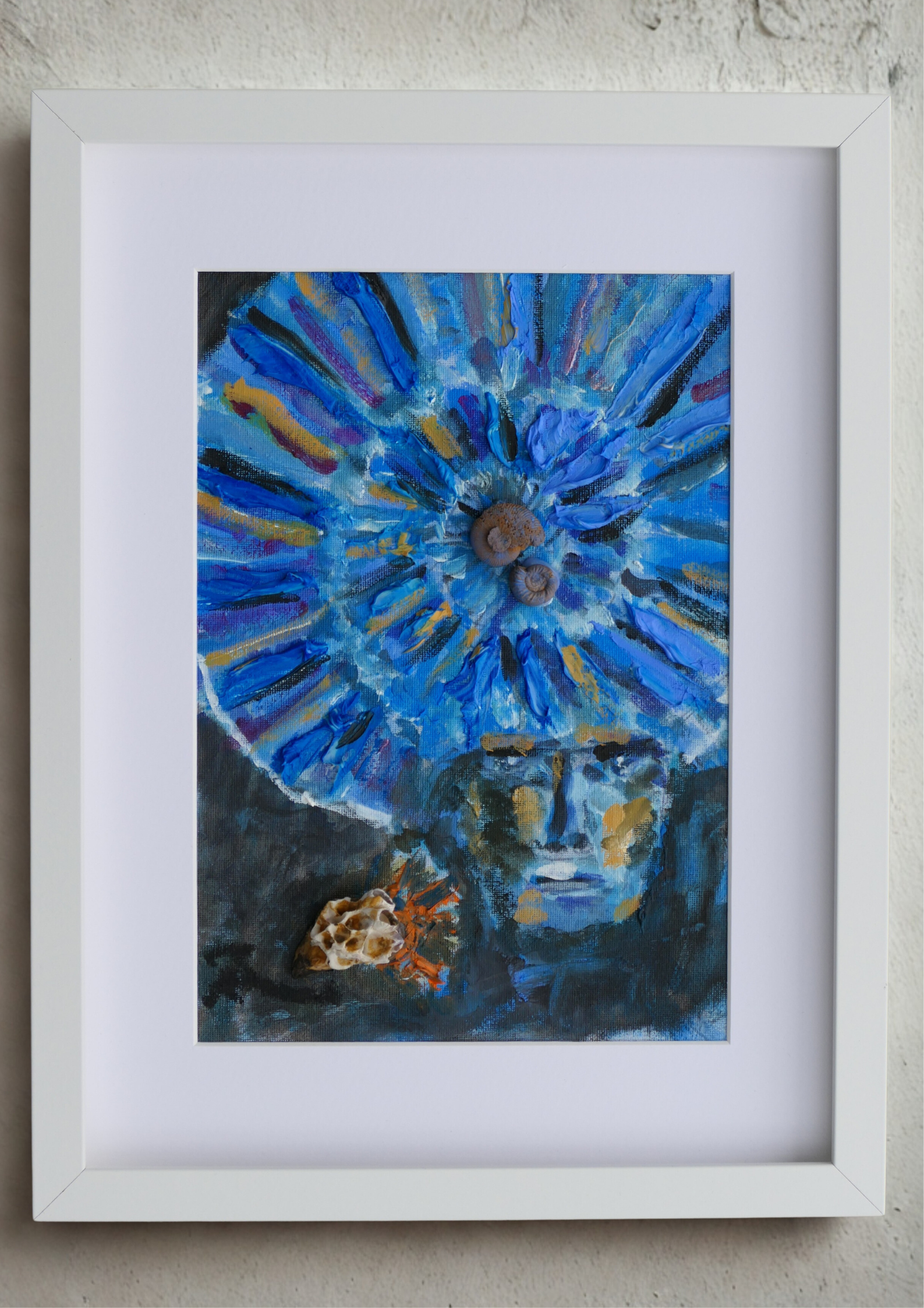19 Königin mit Ammonitenkrone in blau.png