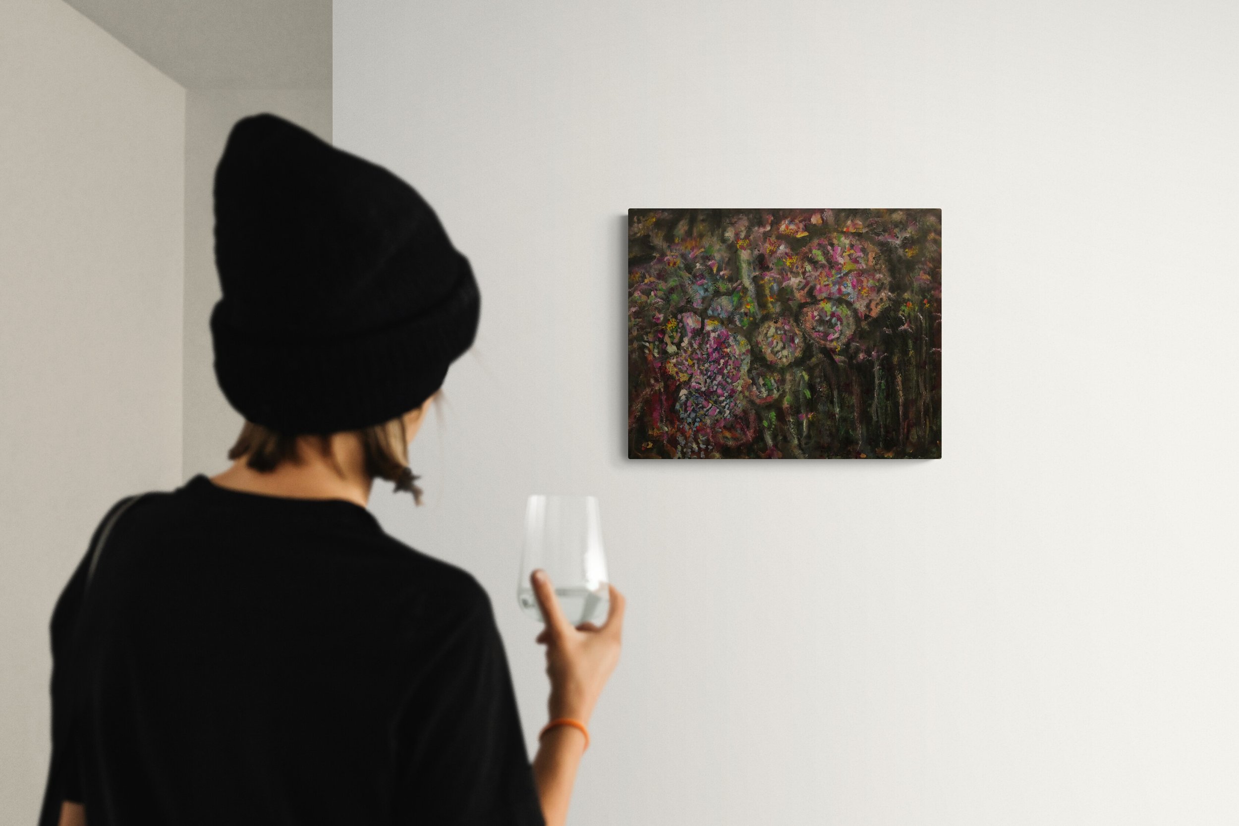 close-up-of-a-woman-next-to-a-gallery-wall (2).jpg
