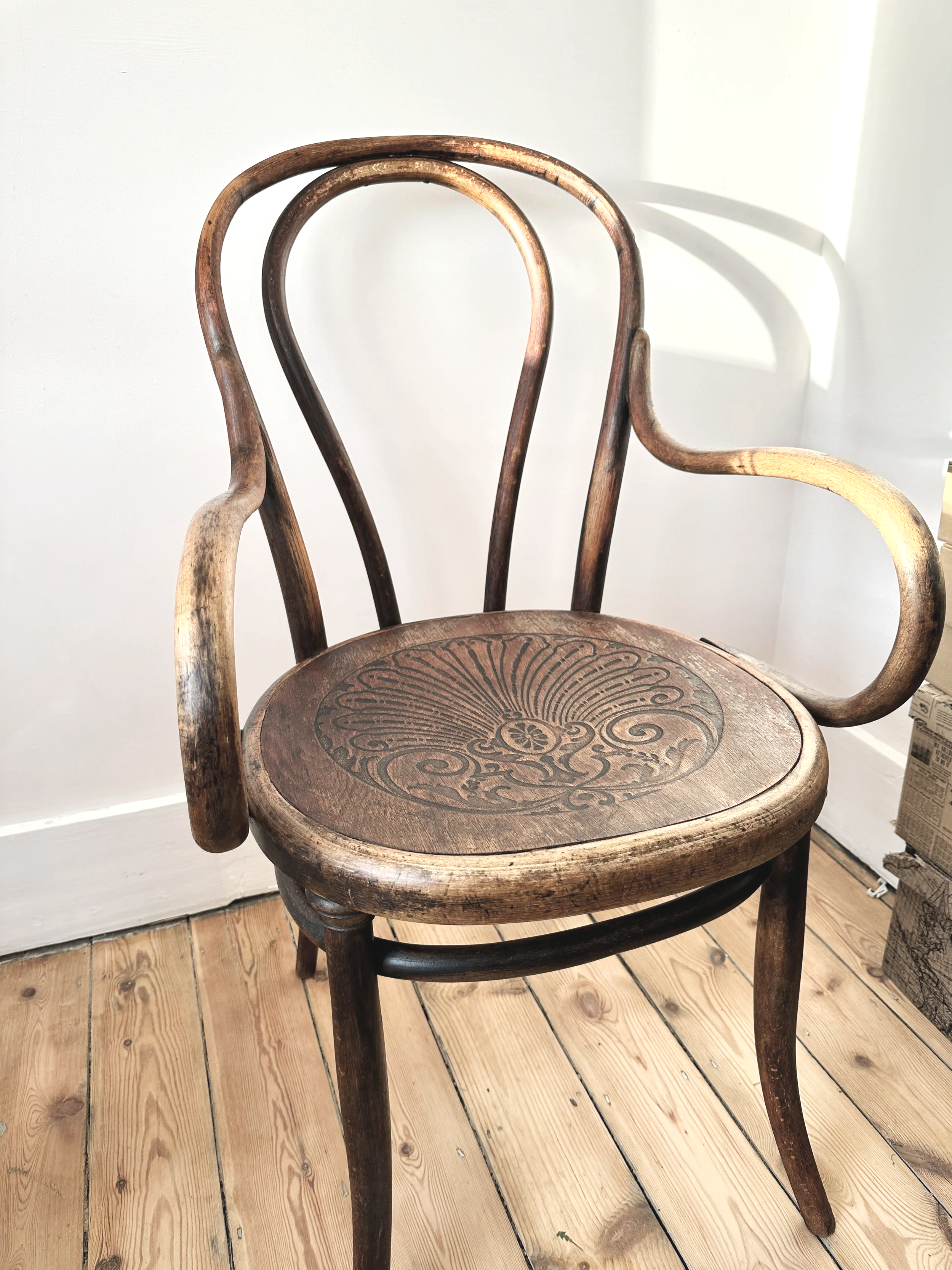 1900s-thonet-armchair-no18.png