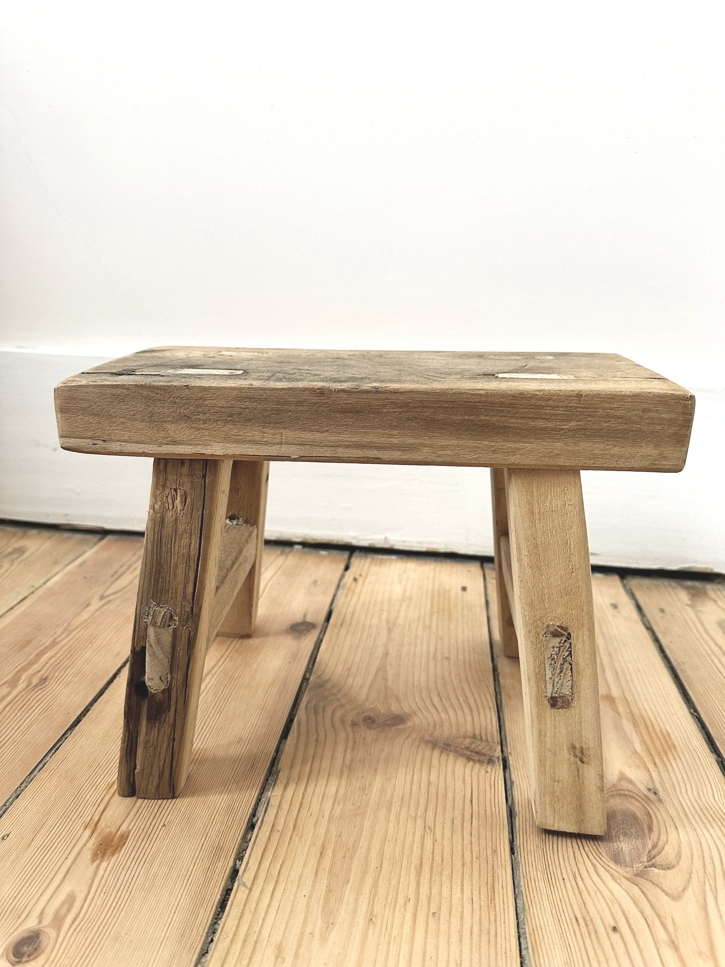 handmade-miniature-elm-vintage-bench.png