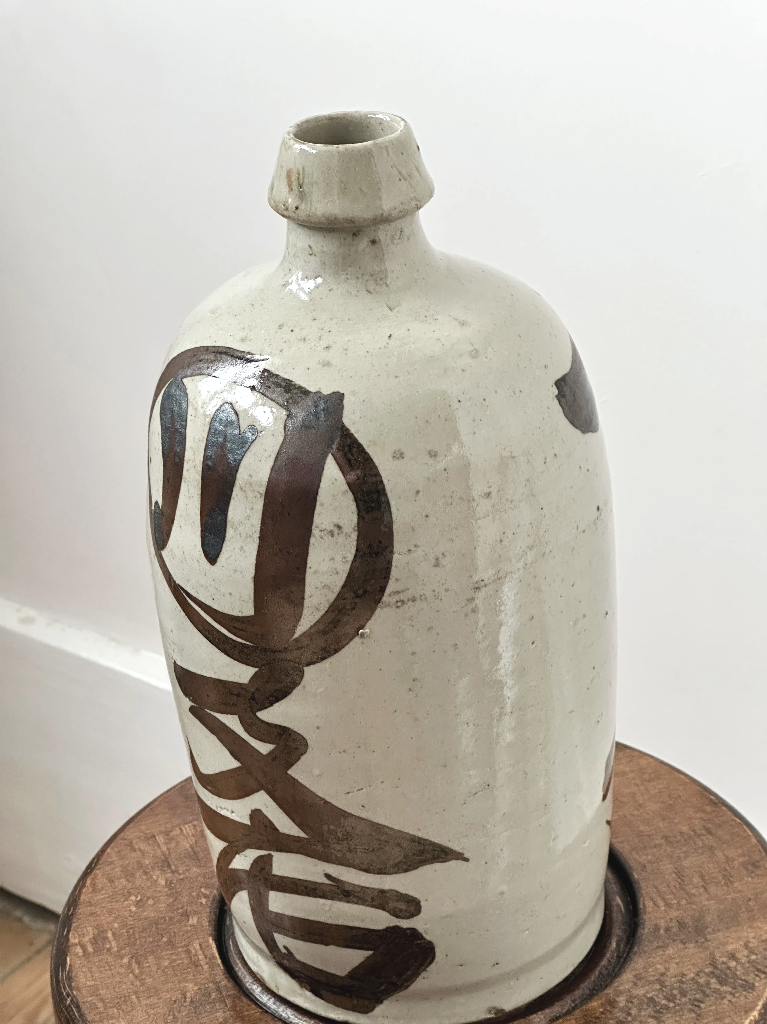 Japanese Hand‑Made Ceramic Sake Bottle – Traditional Craftsmanship & Timeless Design - Design 2