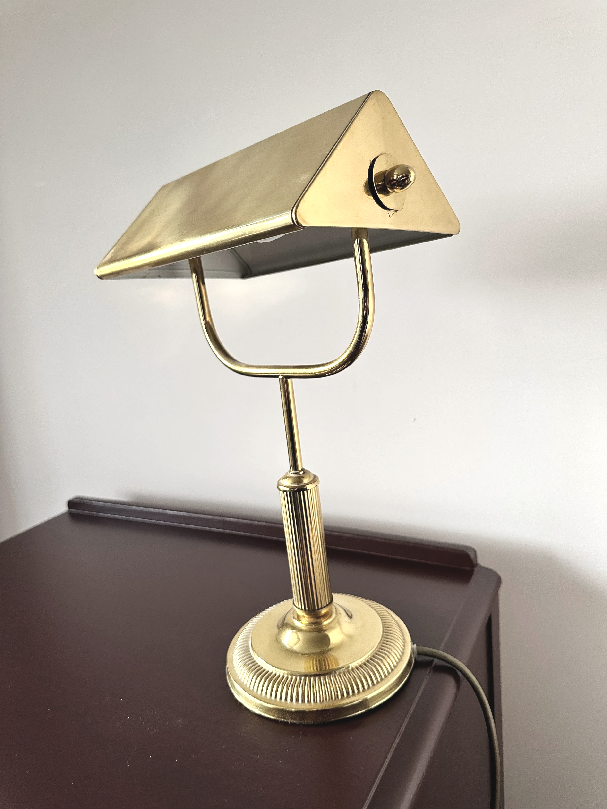 antique-brass-bankers-desk-lamp.png