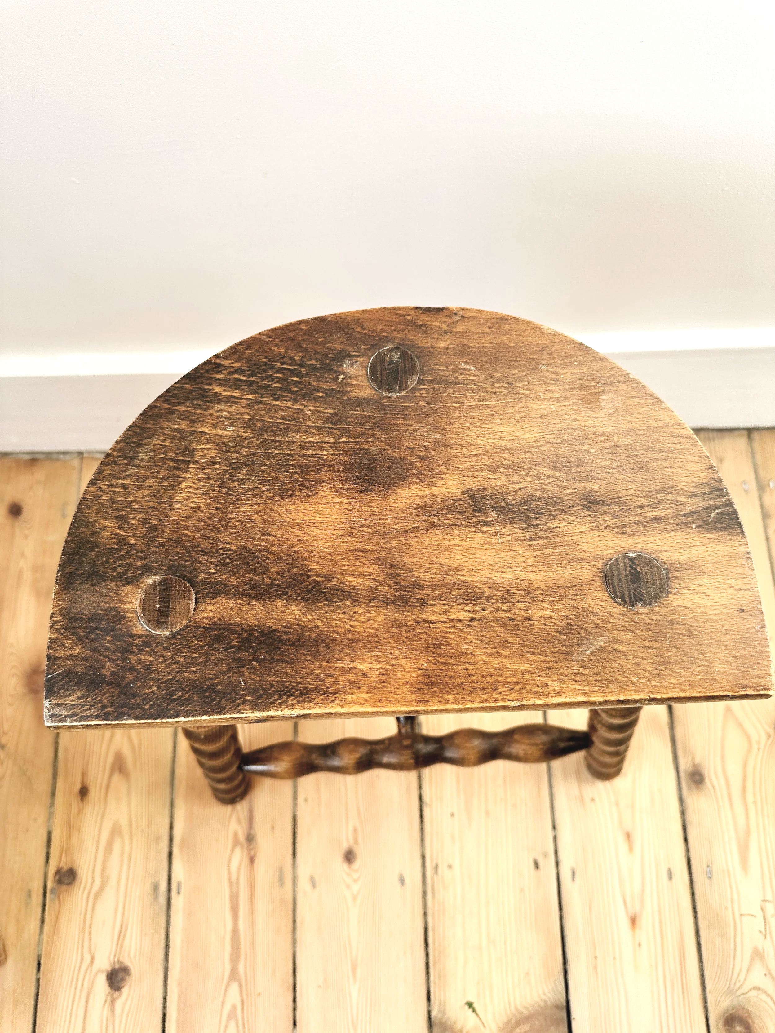 half-moon-bobbin-leg-stool-french.png