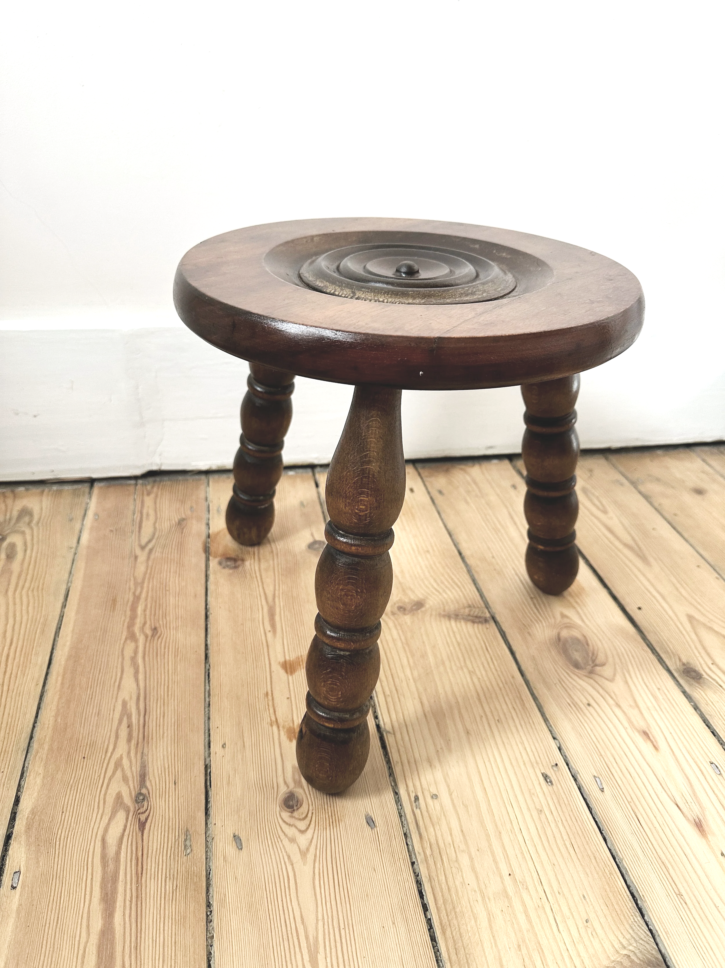 compact-french-bobbin-leg-stool.png