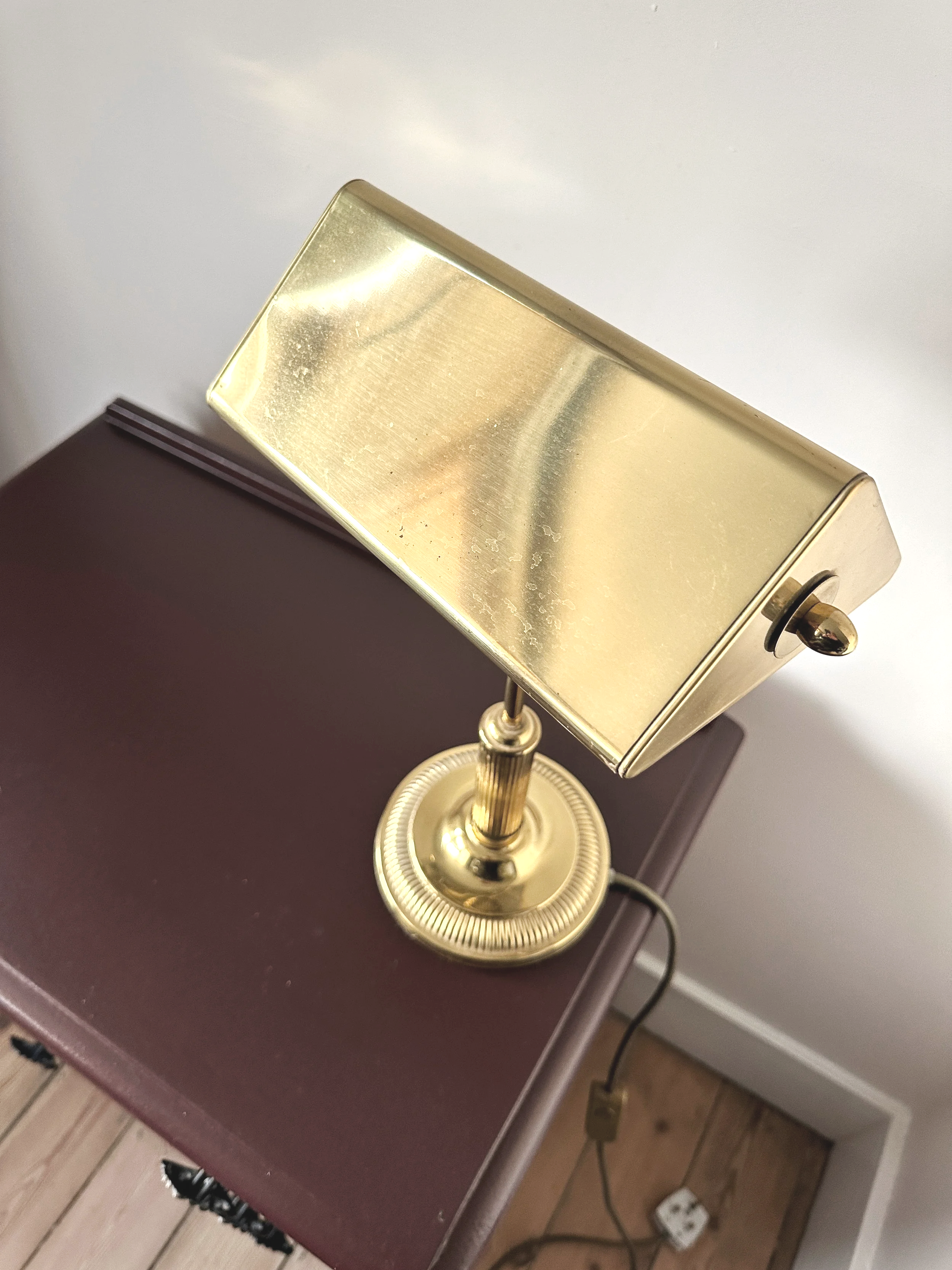 brass-bankers-desk-light.png