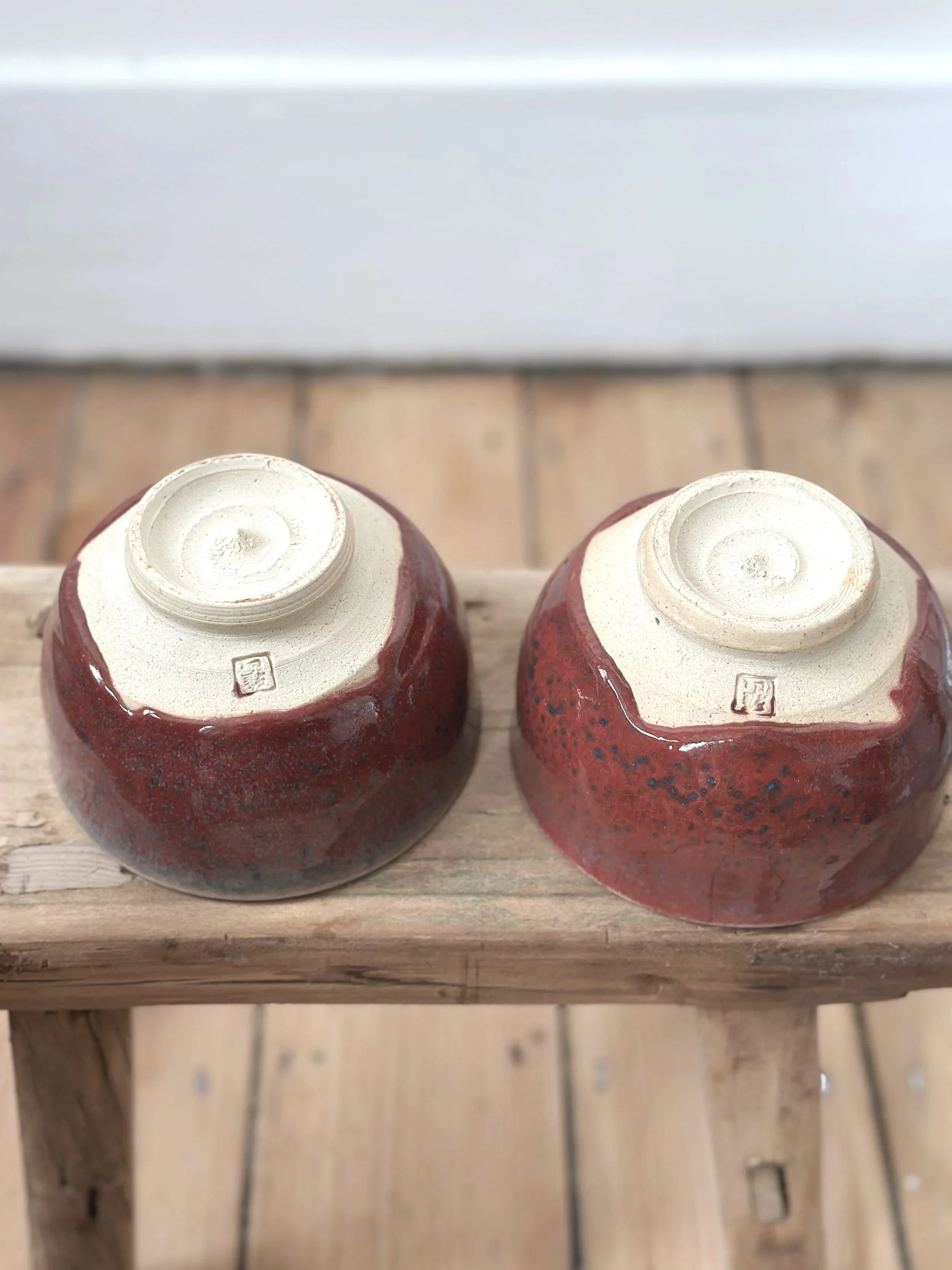 pair-japanese-ceramic-bowls-red-outer-green-inner..jpg