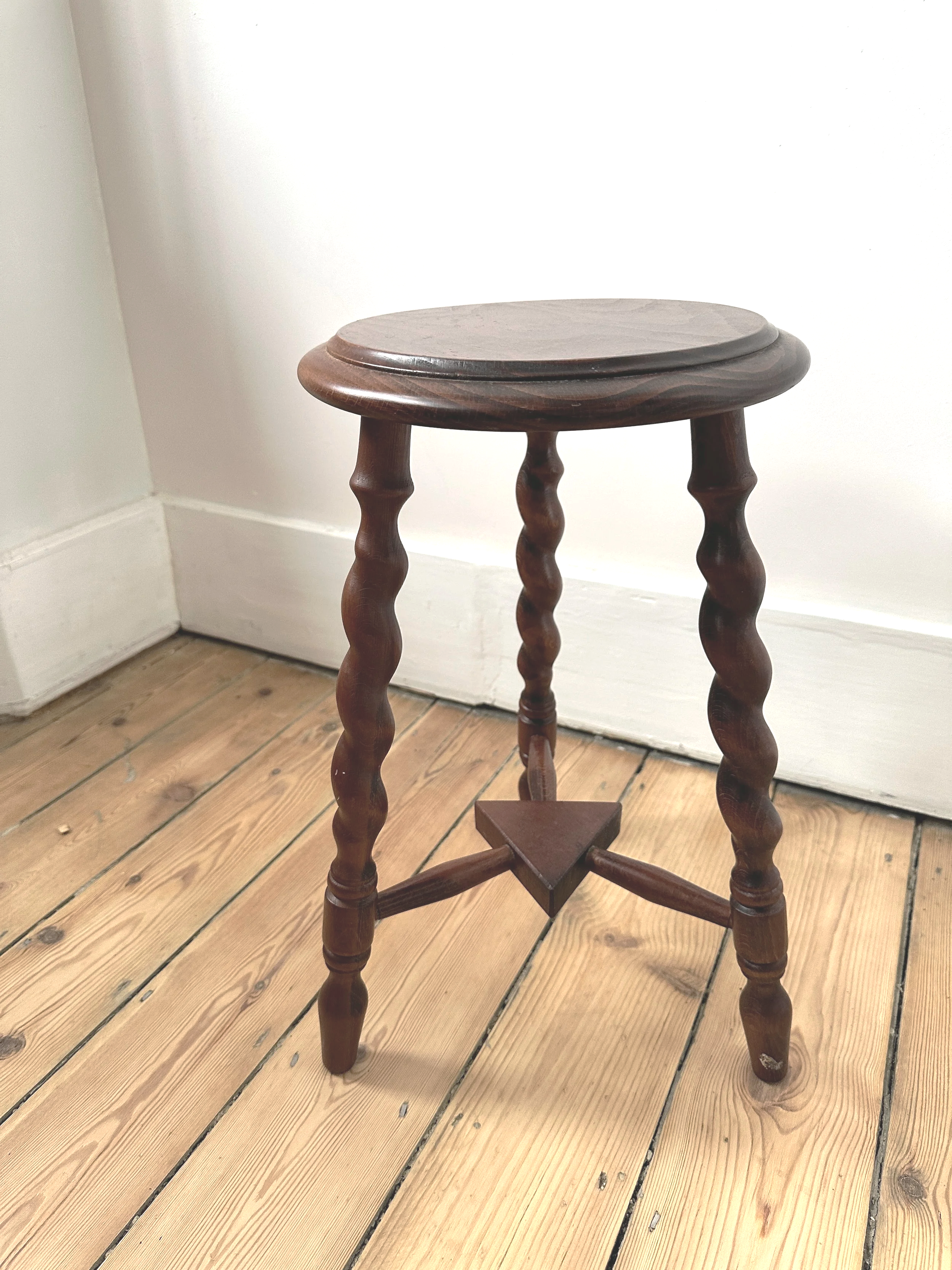 french-wooden-stool-barley-twist.png