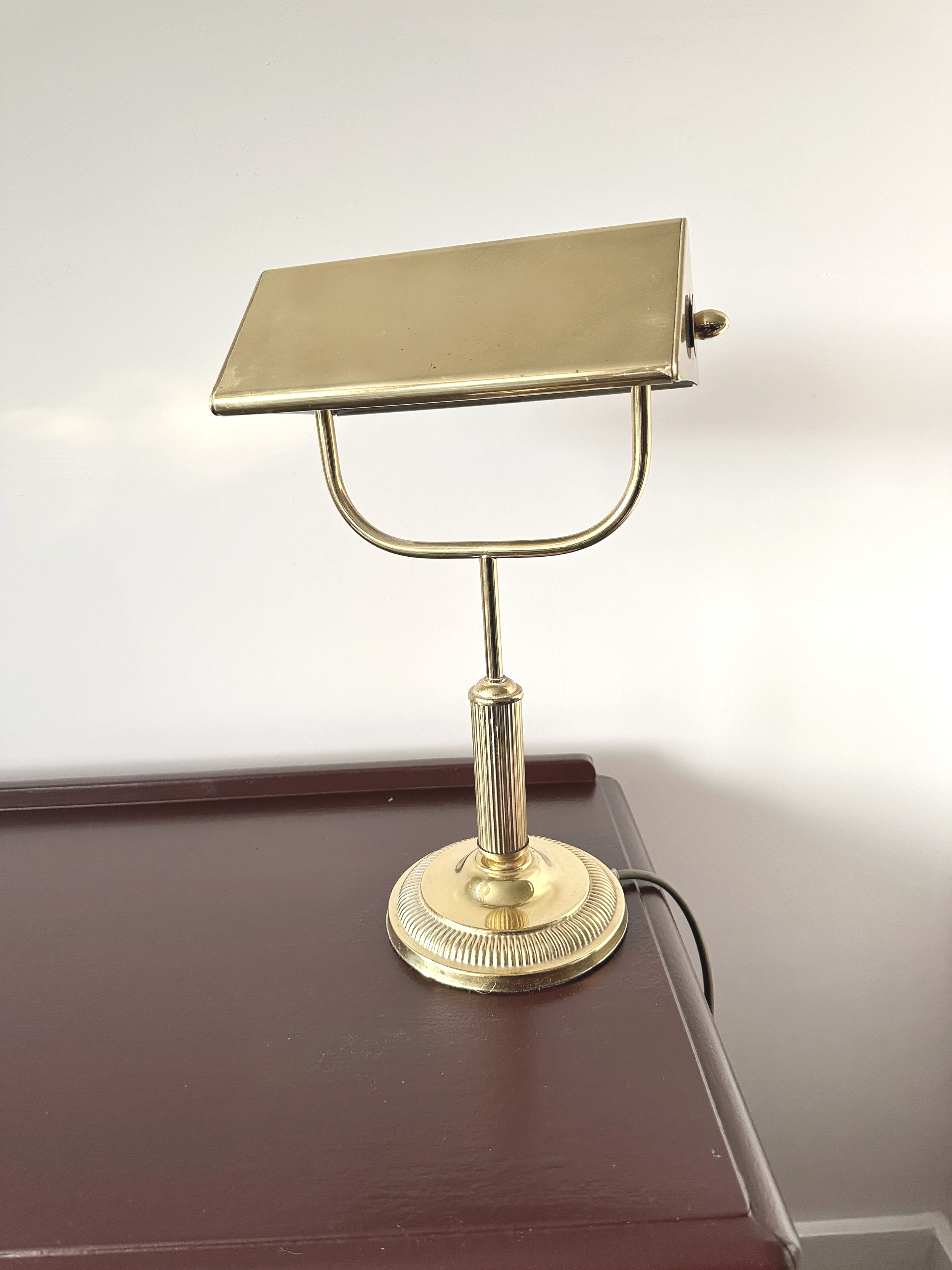 vintage-brass-bankers-lamp.png