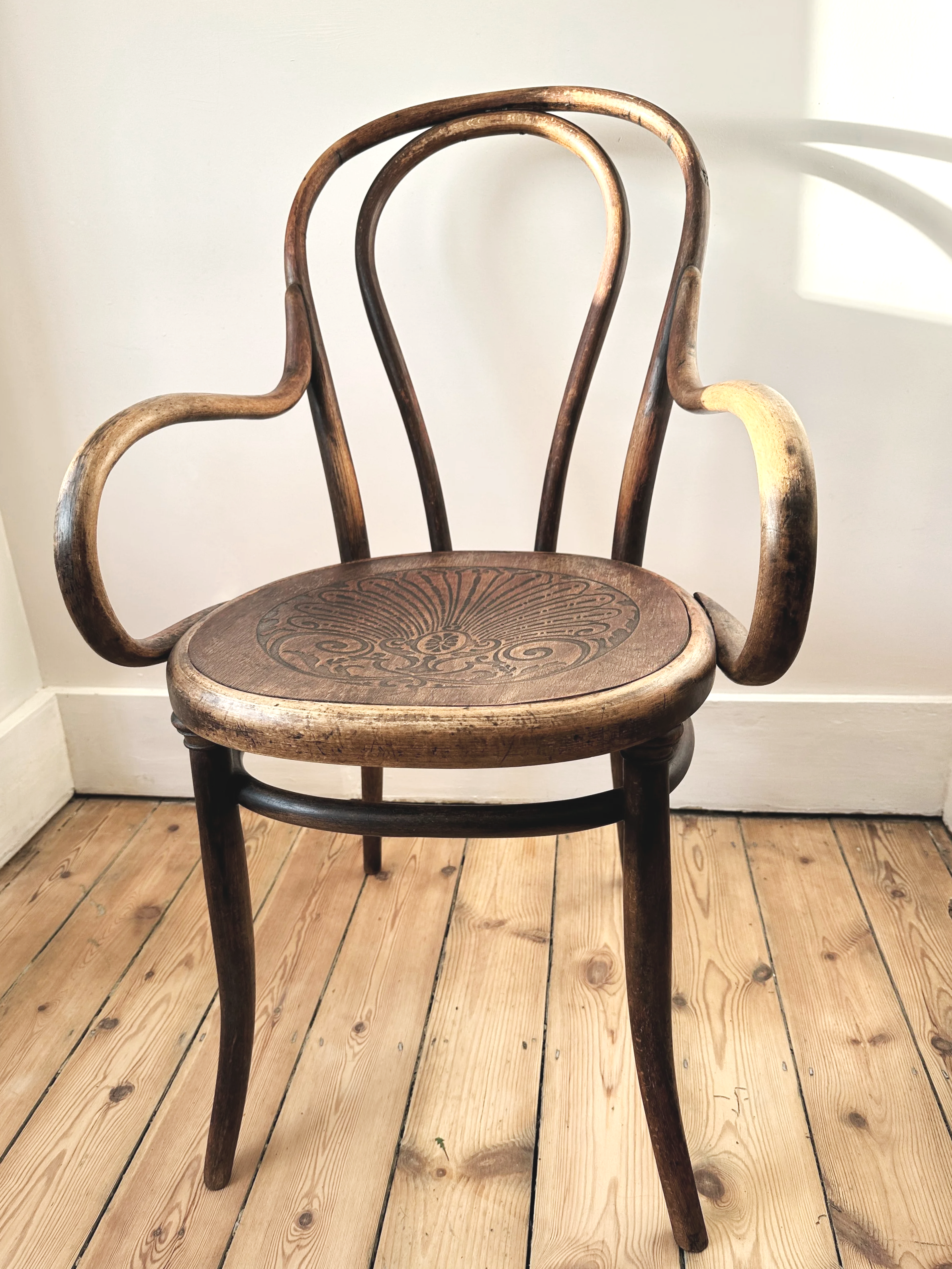 vintage-thonet-armchair-no18.png