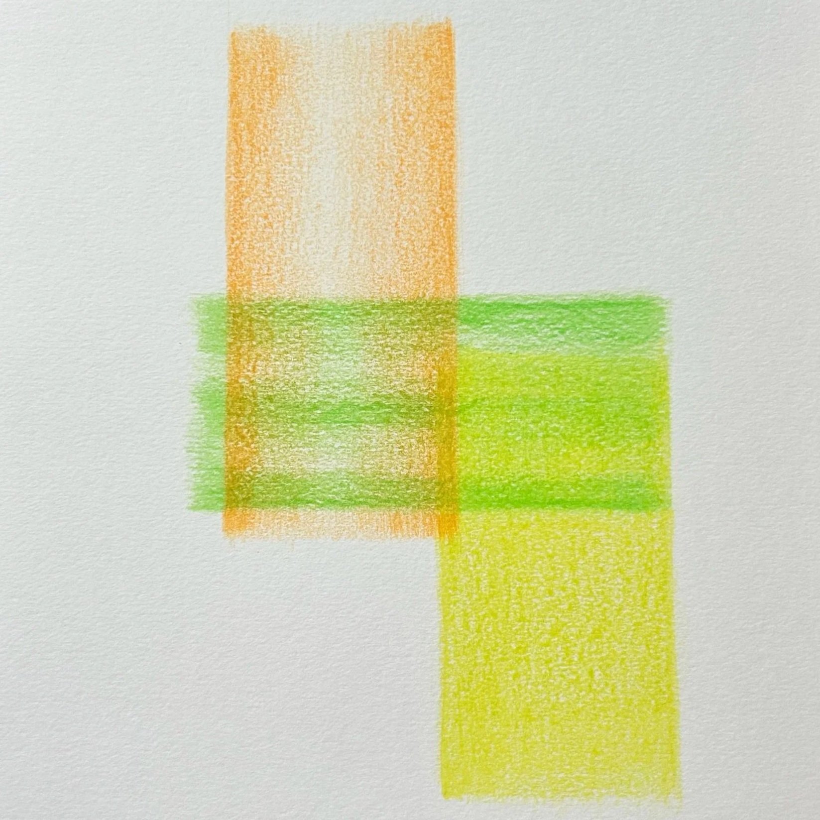 Carrés colorés orange, vert et jaune superposés sur fond blanc.