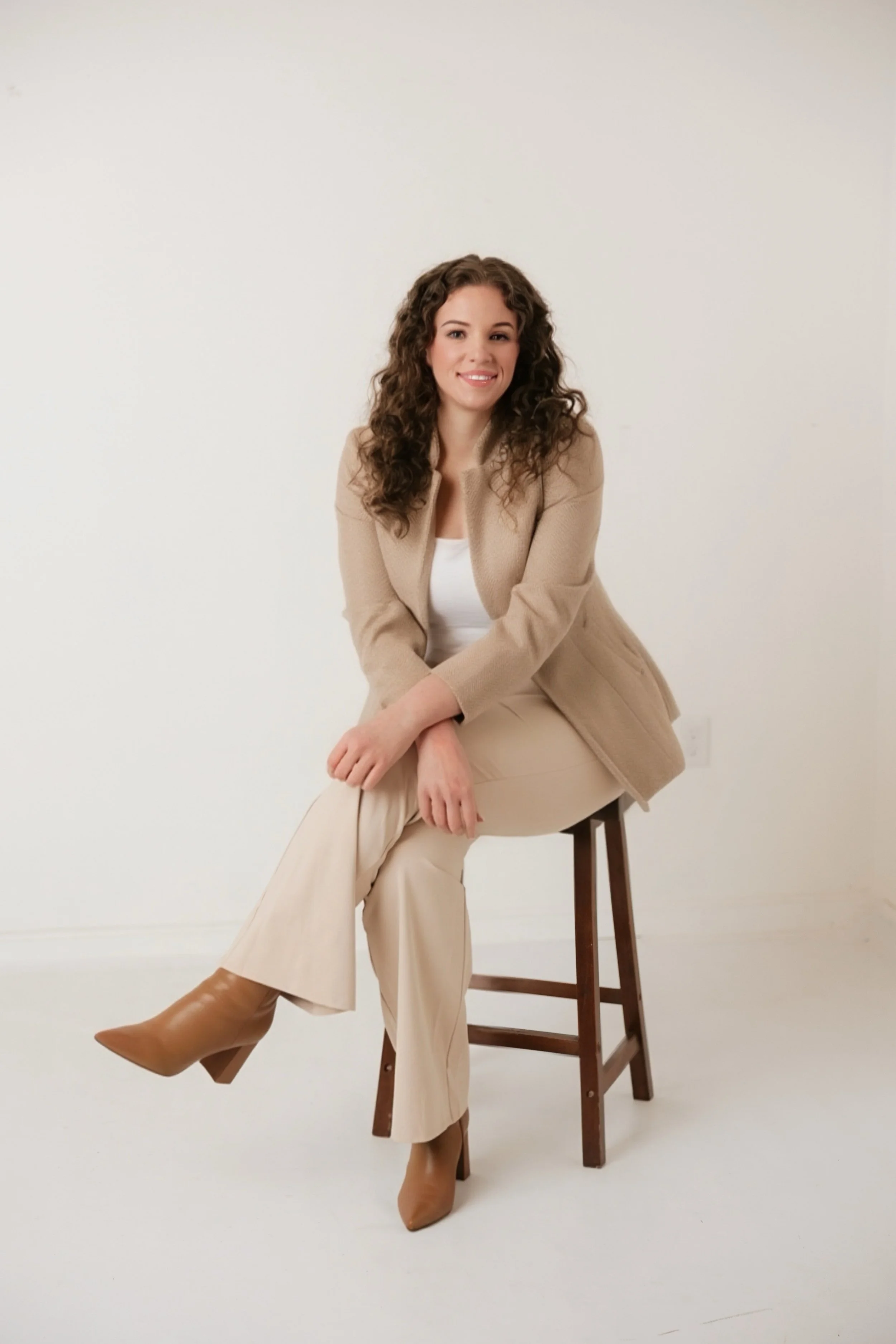 Athlete working with sport psychologist and therapist who is kind, tall, and warm.